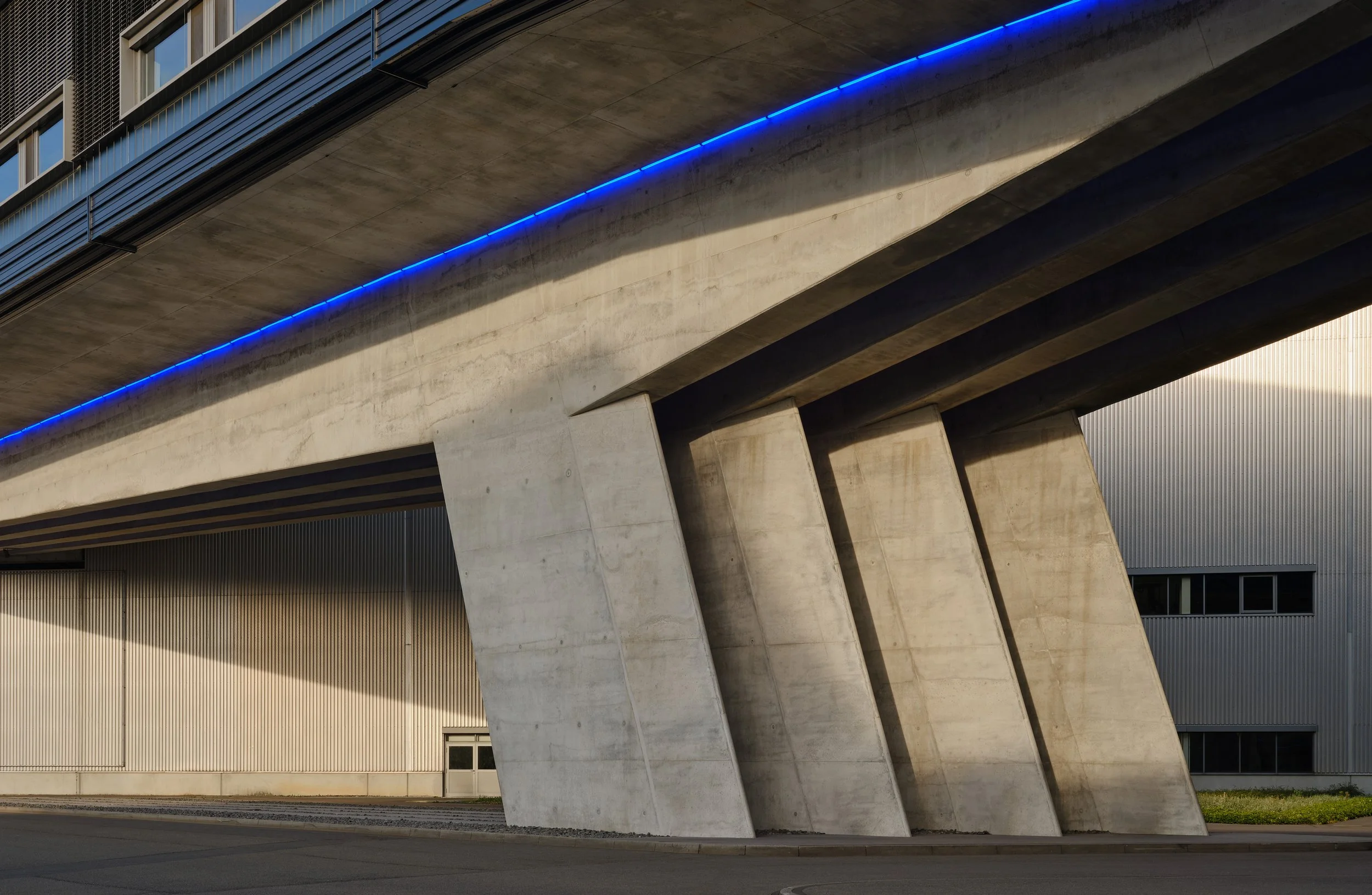 Architectural photography of the BMW Headquarter in Leipzig by Christoph Musiol