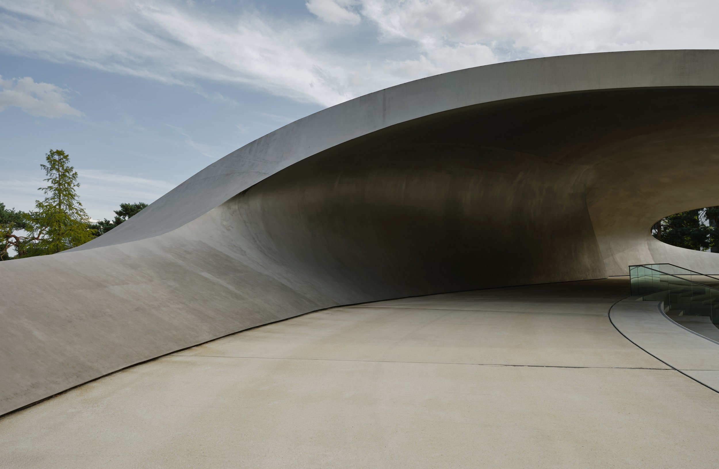 Architectural photography of the Porsche Pavilion in Wolfsburg by Christoph Musiol