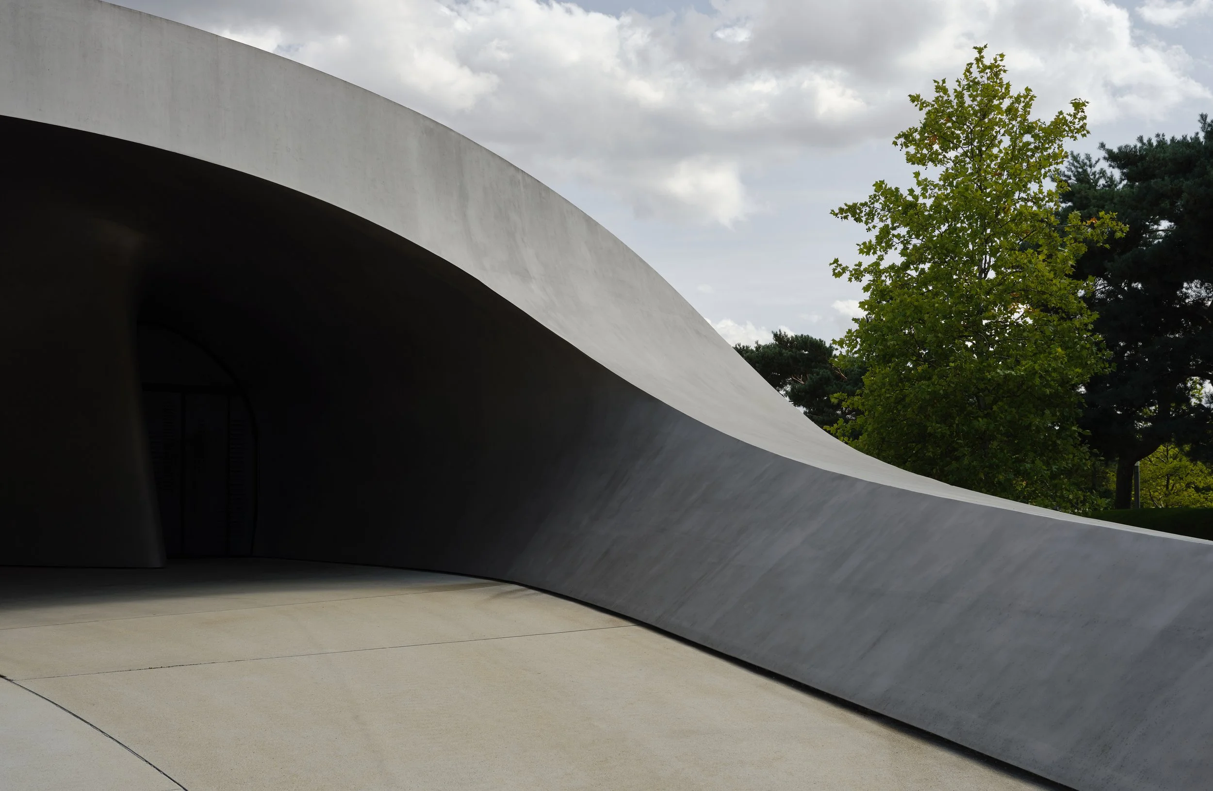 Architectural photography of the Porsche Pavilion in Wolfsburg by Christoph Musiol