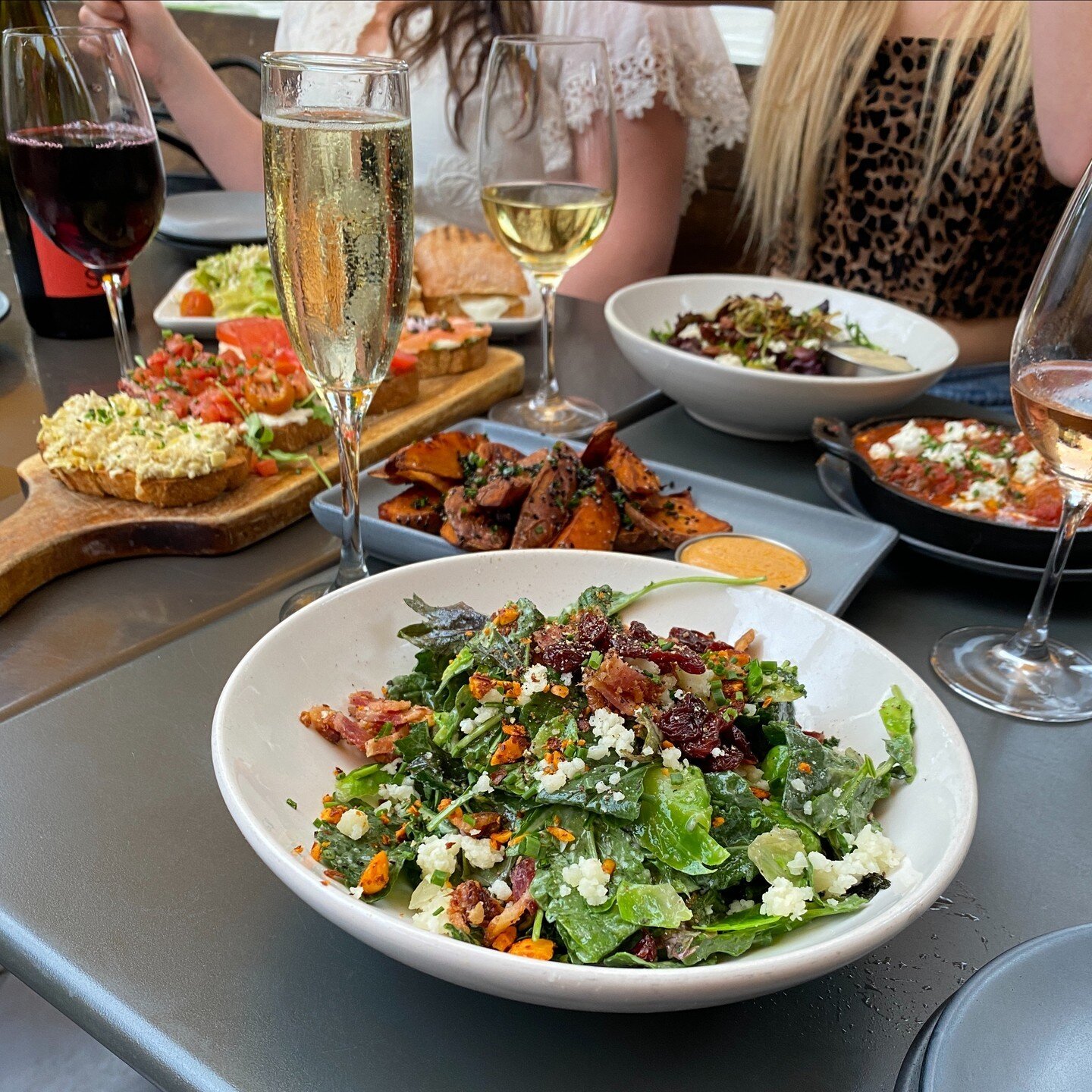 When your afternoon is reserved for: 
wine ✅ 
shared apps ✅ 
salads that make you do a little dance ✅ 
at least one &quot;Can I be mean for a sec?&quot; ✅ 

Tag who you're bringing to Postino for all of the above