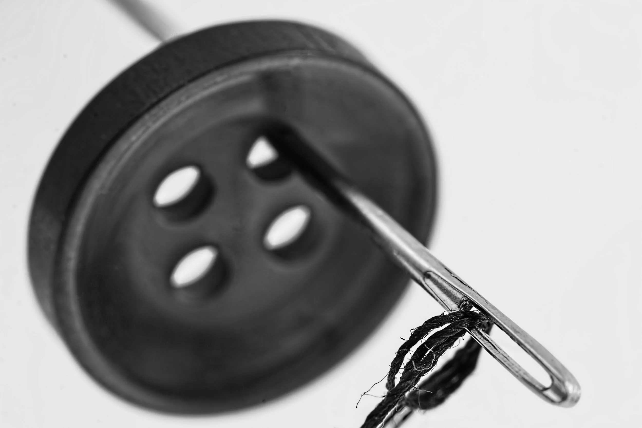 sewing-needle-thread-mend-eye-of-needle-39548.jpeg