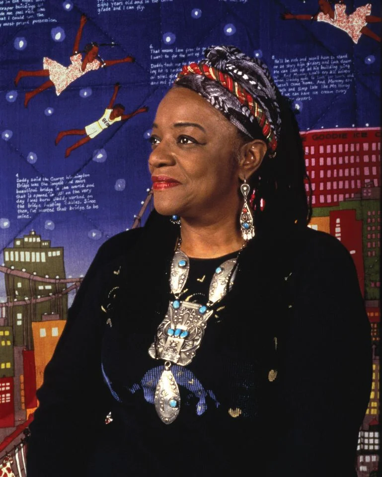Faith Ringgold with her work Tar Beach 2, in 1996 © 2019 Faith Ringgold/Artists Rights Society (ARS), New York, Courtesy ACA Galleries; New York. Photo: Grace Matthews