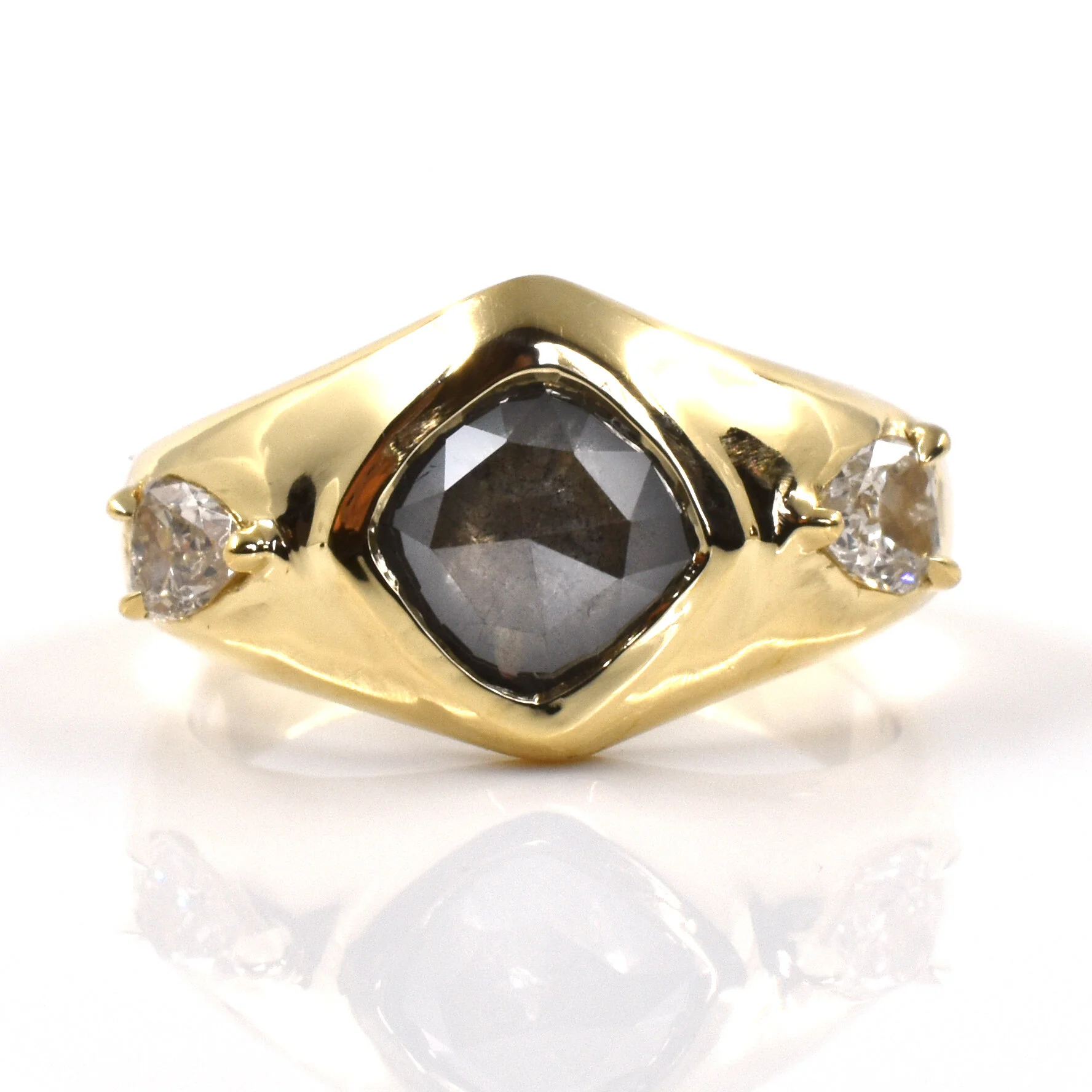 London Ring front lightbox.jpg