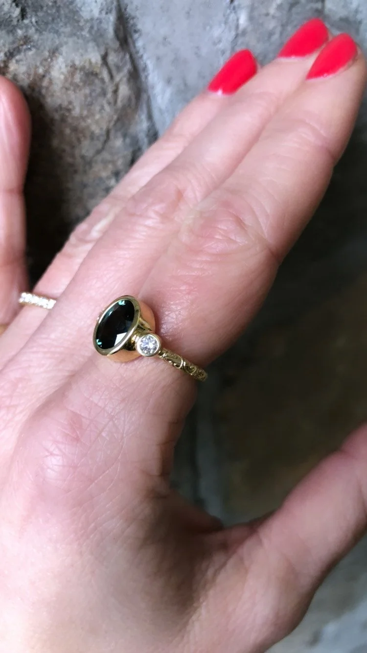 musing side finger .jpeg