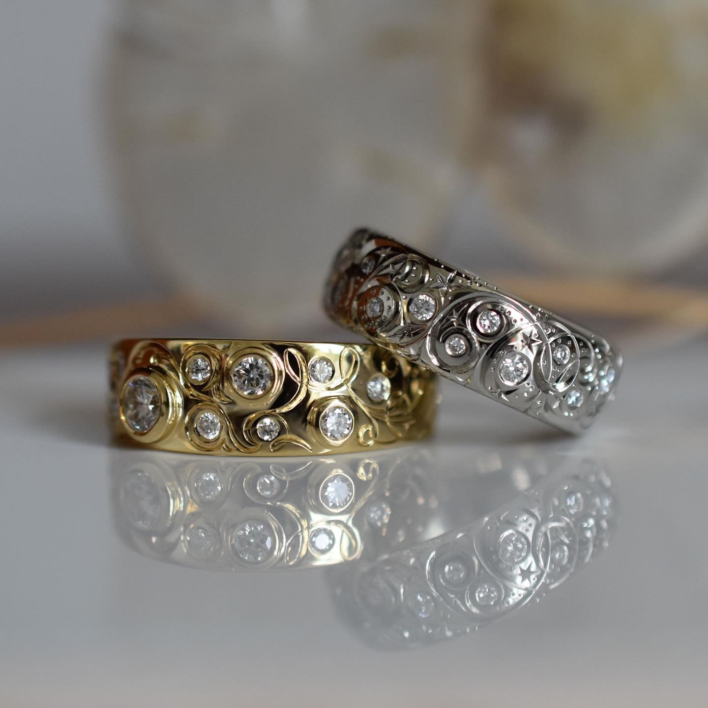 Nothing I love more than big juicy gold bands&hellip;well except green fat pears, natural black diamonds, emeralds, antique diamonds, heart shapes, Rosecuts, movals&hellip;you get what I mean. There is a lot to love about jewellery✨✨✨Both of these ba