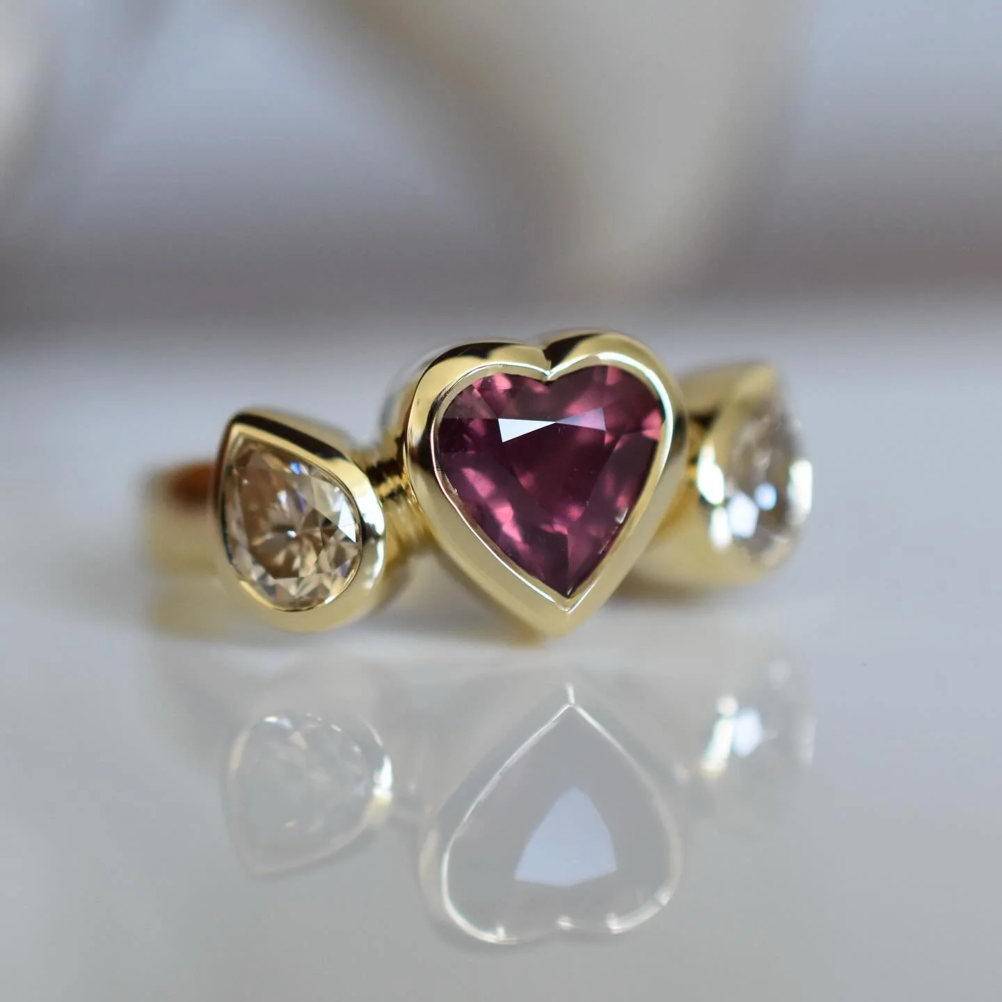 I love this ring. Without a doubt, my fave of 2026 ✨she was claimed quickly by one of my favourite clients, so I know she&rsquo;s going to a good home.  More hearts coming! 
Oh the details: reddish sapphire heart, champagne diamonds and 18k gold