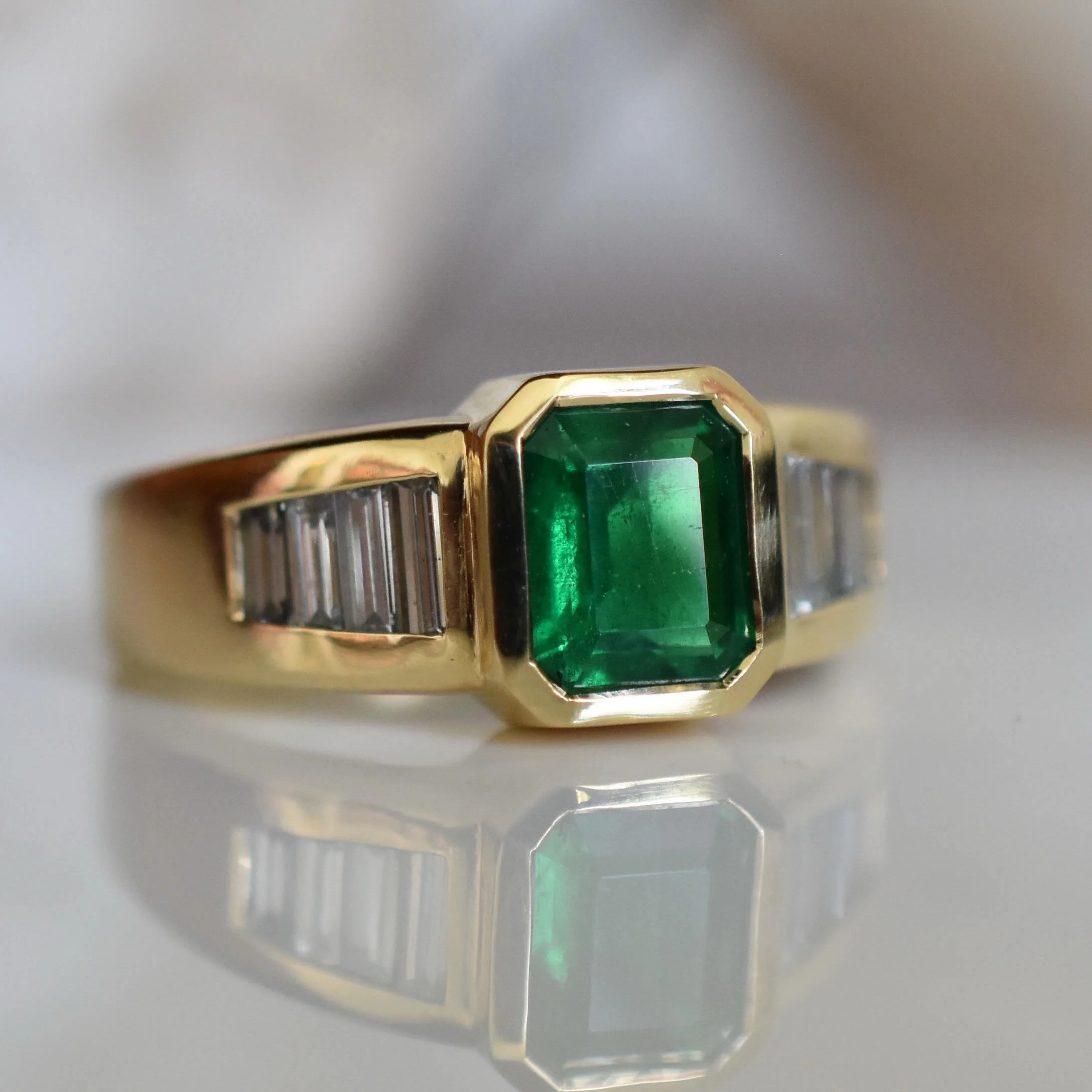 Introducing Winn ✨ but I&rsquo;m already calling her Winnie. This is a very classic style that I had previously made for a client using her Grandma&rsquo;s emeralds. Why do I love it?? I think it&rsquo;s a mix of being kind of masculine, kind of 80&r
