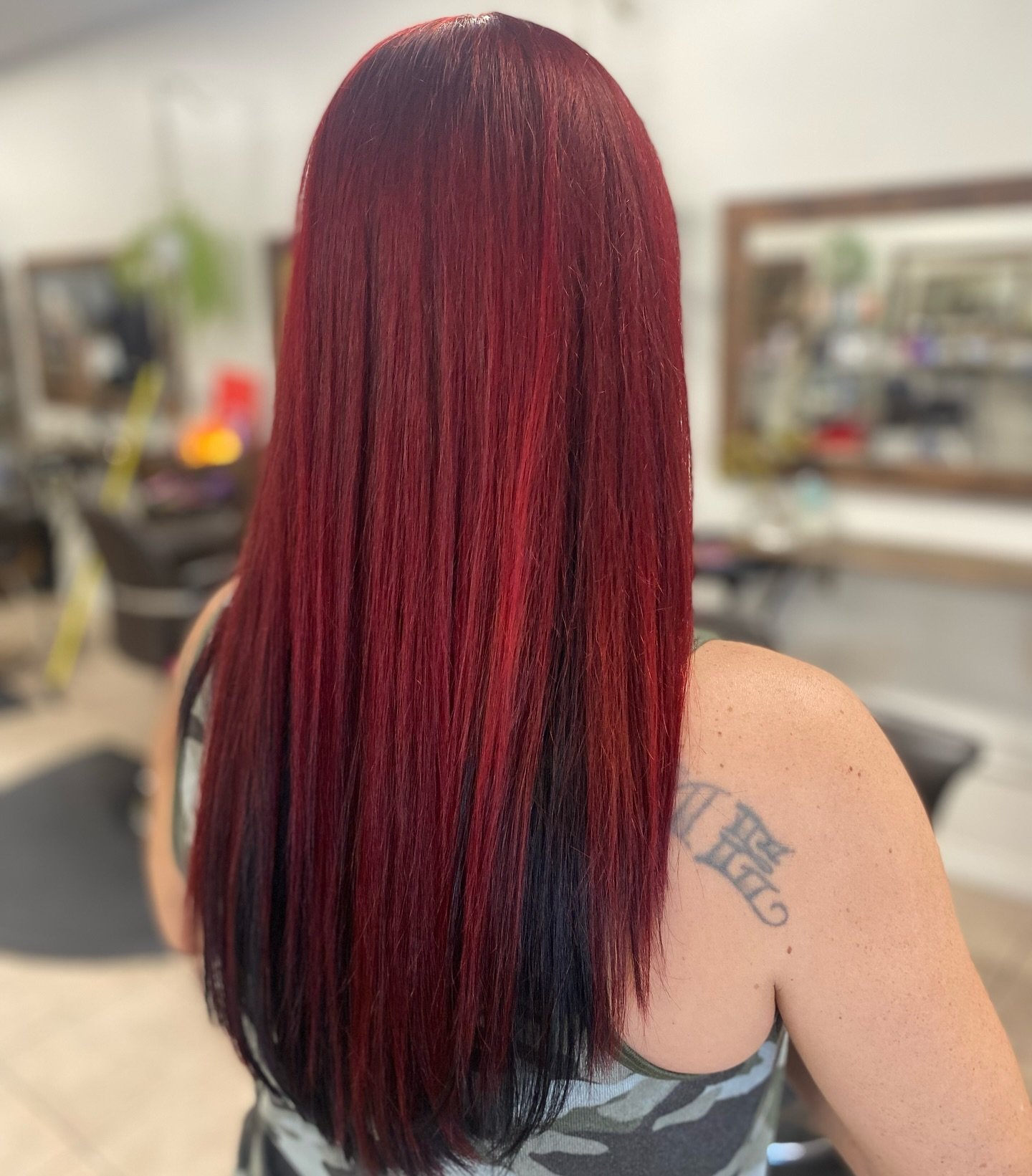 Bold contrast, fierce results 🔥💥 Mixing fiery red with sleek black for a look that&rsquo;s impossible to ignore. Ready to make a statement? Book your appointment at Huntress Salon OC! #BoldHair #HuntressSalonOC #RedAndBlack