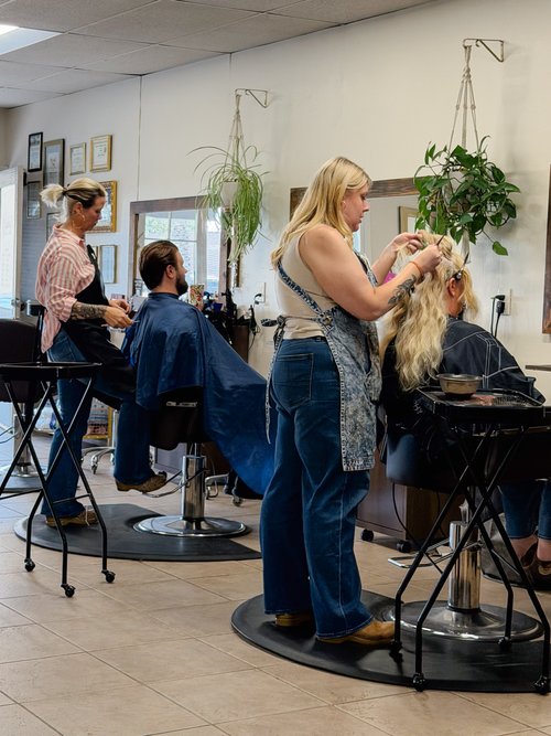 Huntress Salon, business photo 3