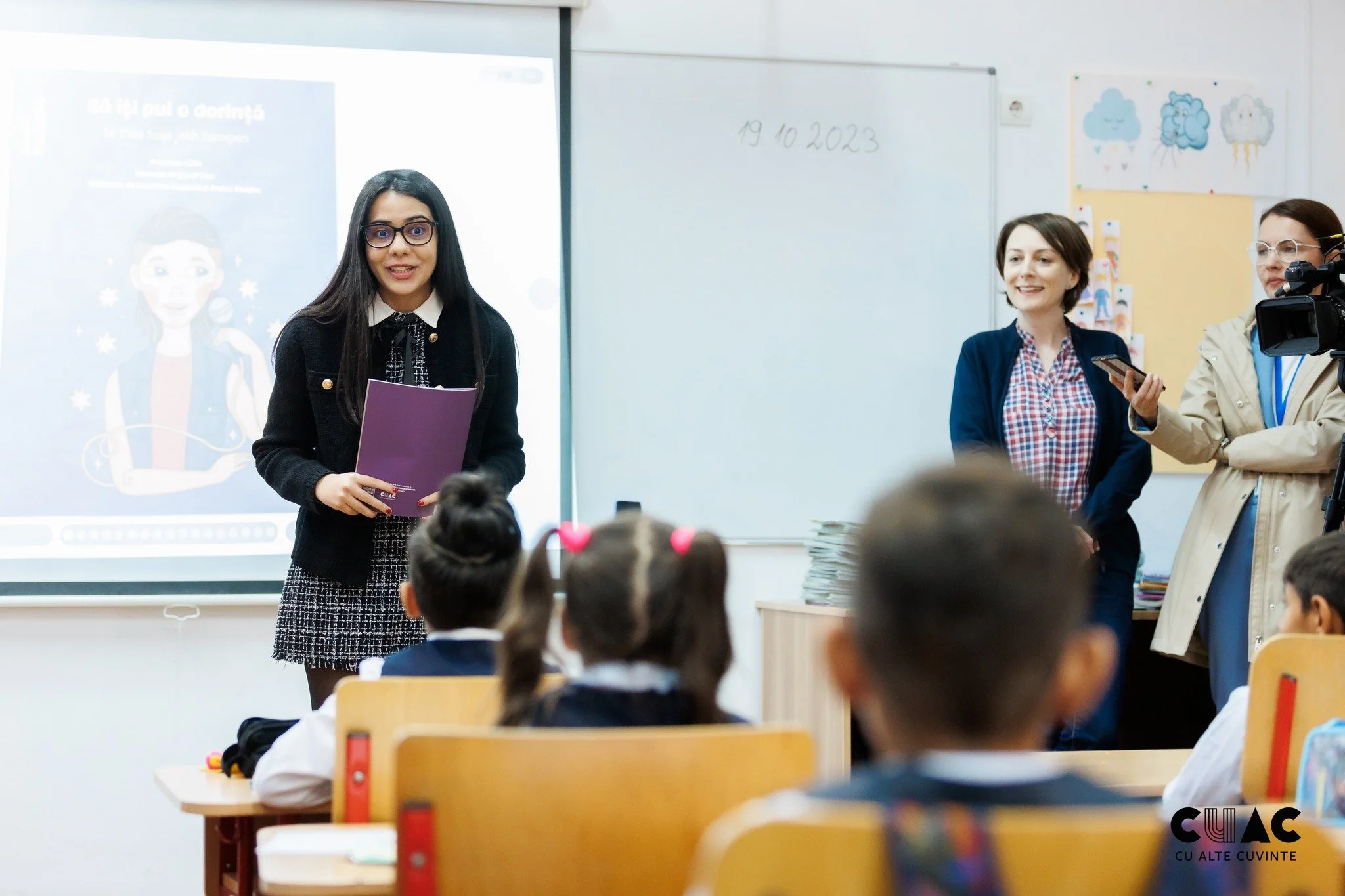 Bare Rroma/ediția 1 - Francisca Călin citind cartea scrisă de ea cu copiii