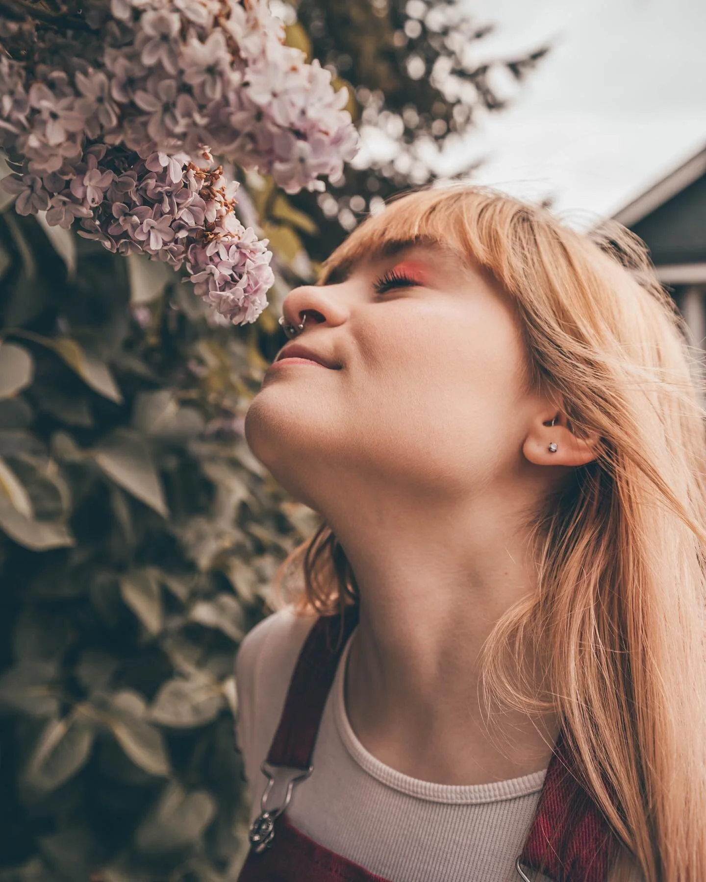 Life is stressful &amp; hectic !! but there&rsquo;s always time to stop for a moment &amp; smell the lilacs 😌 I promise