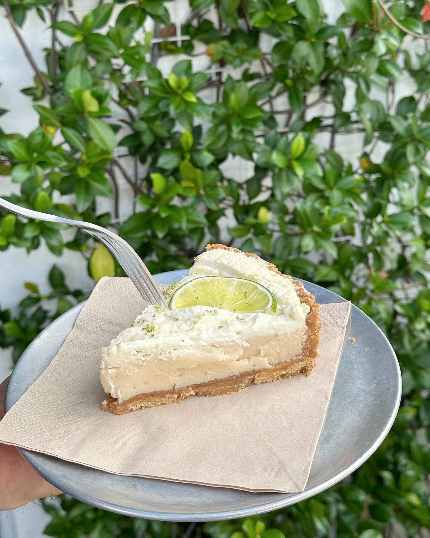 Gluten free key lime pie in our cabinet baked in house by Erin 👀🤌🏼 available until sold out! 

Weekdays from 6am-2pm
Weekends from 7am-2pm

📍37 Currumbin Creek Road, Currumbin Waters, QLD
