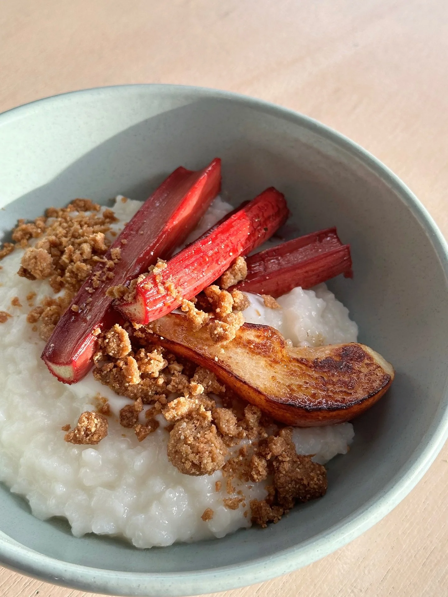 New to our menu &mdash; poached rhubarb &amp; pear rice porridge on coconut milk with an almond crumble &amp; coconut yoghurt - GF, V, DF 🍐☺️