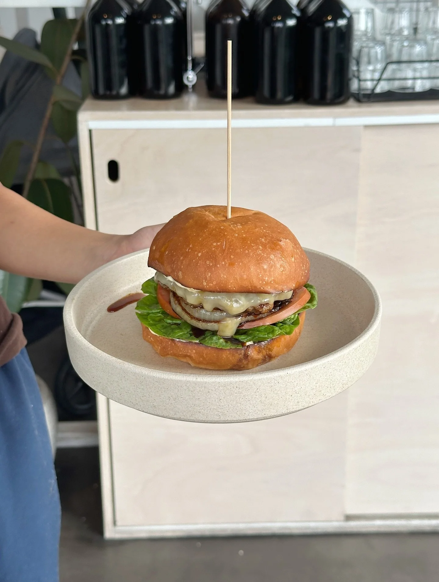 This week&rsquo;s special &mdash; teriyaki beef burger with
Swiss cheese, caramelised onion, tomato, lettuce &amp; garlic mayo 🍔 gf option available too!