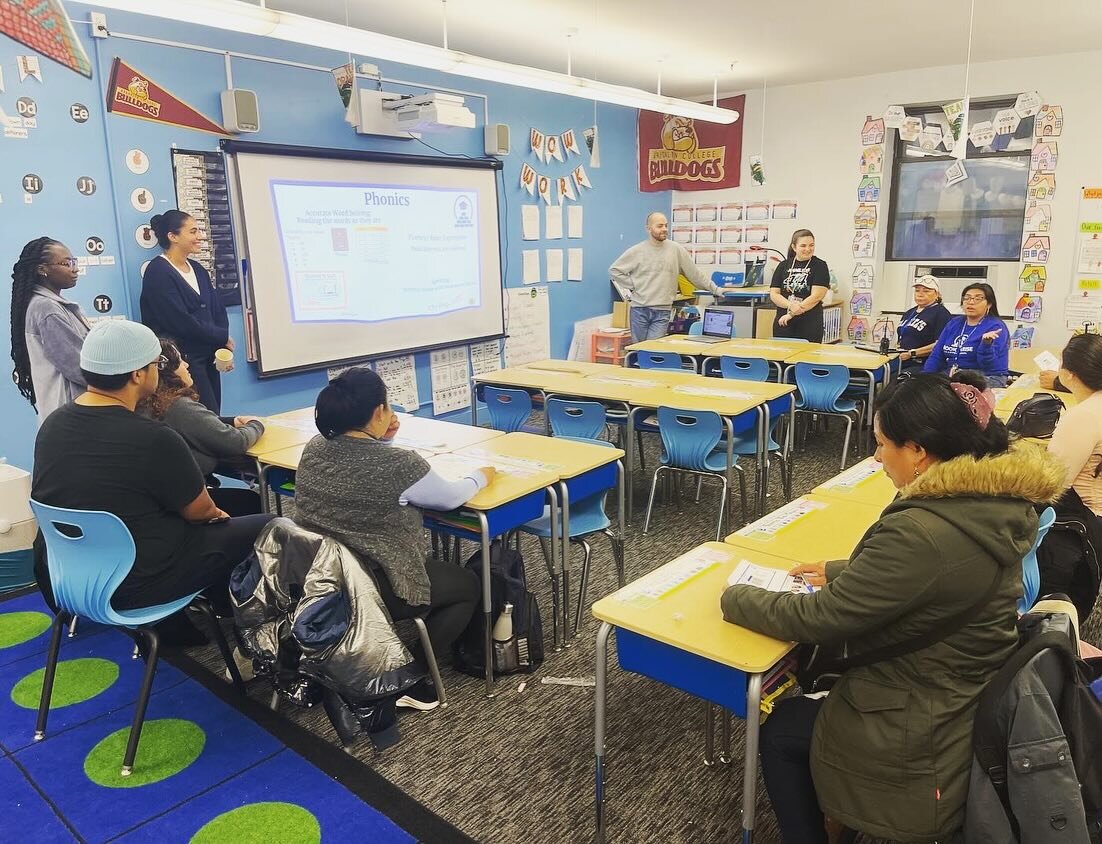 This #FlashbackFriday and #FamilyFriday goes out to our Literacy Family Night last week! 🤓
.
We loved having the opportunity to welcome families into classrooms to present on our school&rsquo;s approach to literacy instruction, backed by the #scienc