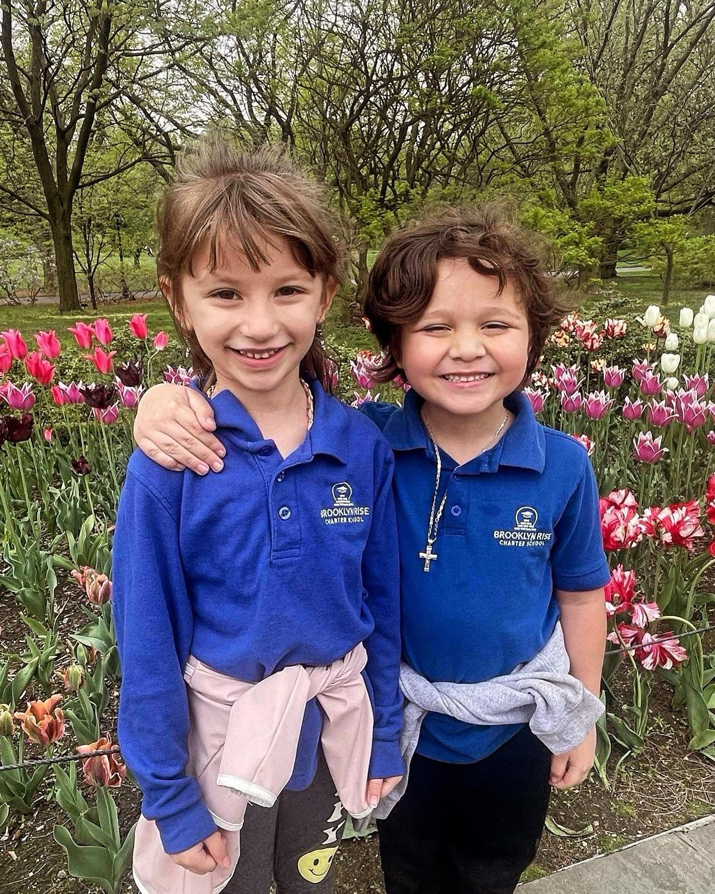 This was a very #TerrificTuesday at Brooklyn RISE because all of our K-2 kiddos went on a field trip to enjoy the beautiful weather and blossoming trees and flowers at the @brooklynbotanic gardens! 🌸
.
We love when our students get the chance to lea