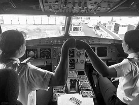 womenlearningtofly2.jpg