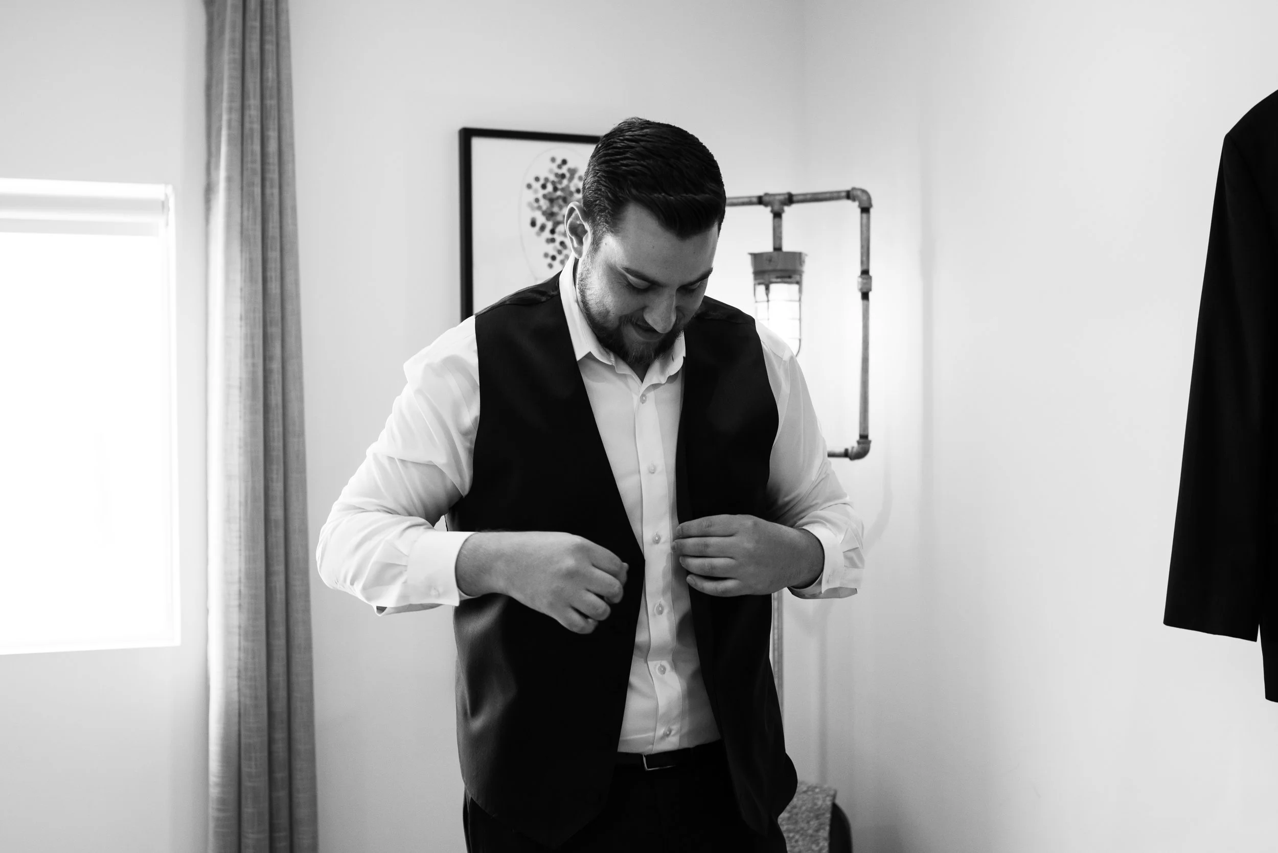 KristyChris_GettingReady-40.jpg