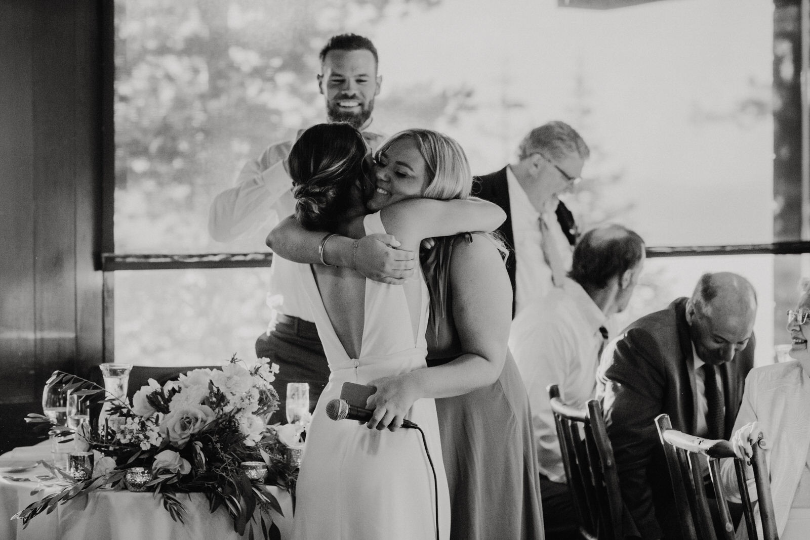 Sisters hug at Heavenly Lakeview Lodge Wedding