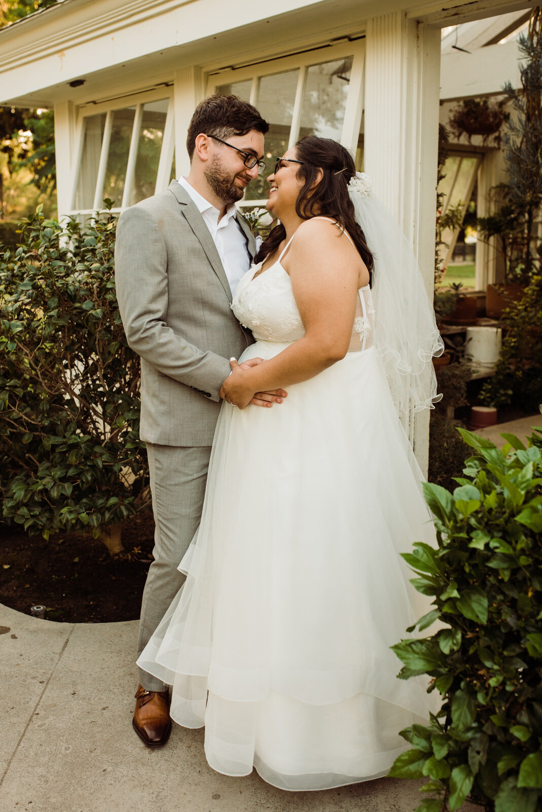 Romantic fun wedding photos at Heritage Park