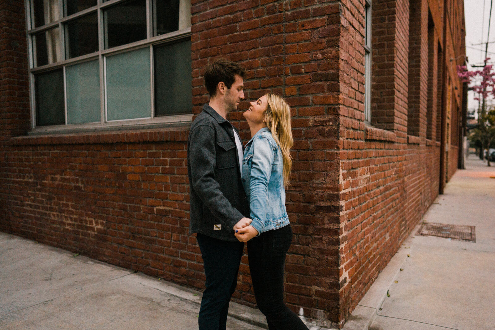 Dark and moody sunrise engagement photos in the LA Arts District | Fun, edgy, urban couples photos | Downtown LA Engagement photos | Photo by Kept Record | www.keptrecord.com