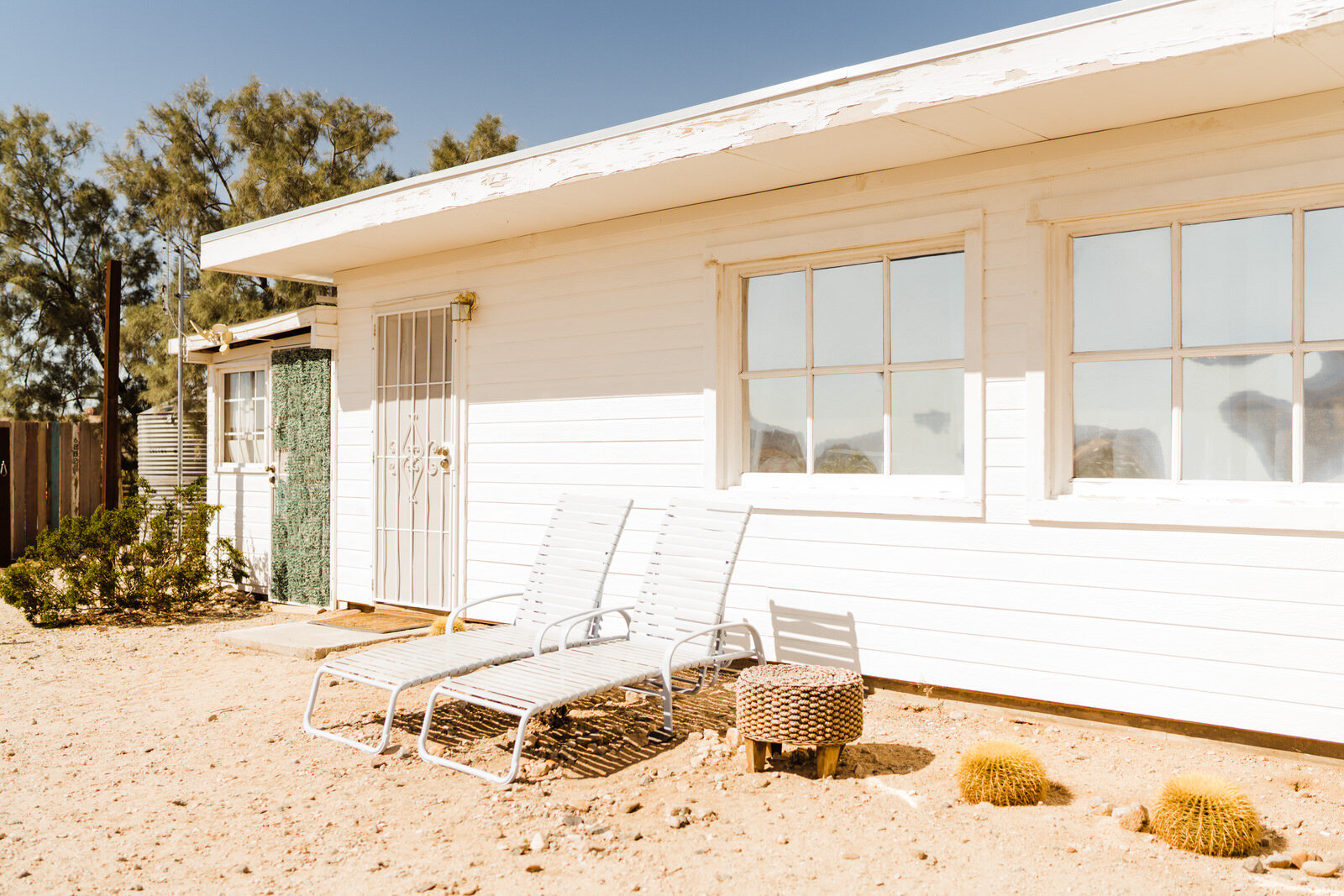 Sunny desert airbnb in Joshua Tree- Cactus Mountain Retreat Tiny Home | photo by Kept Record  | www.keptrecord.com