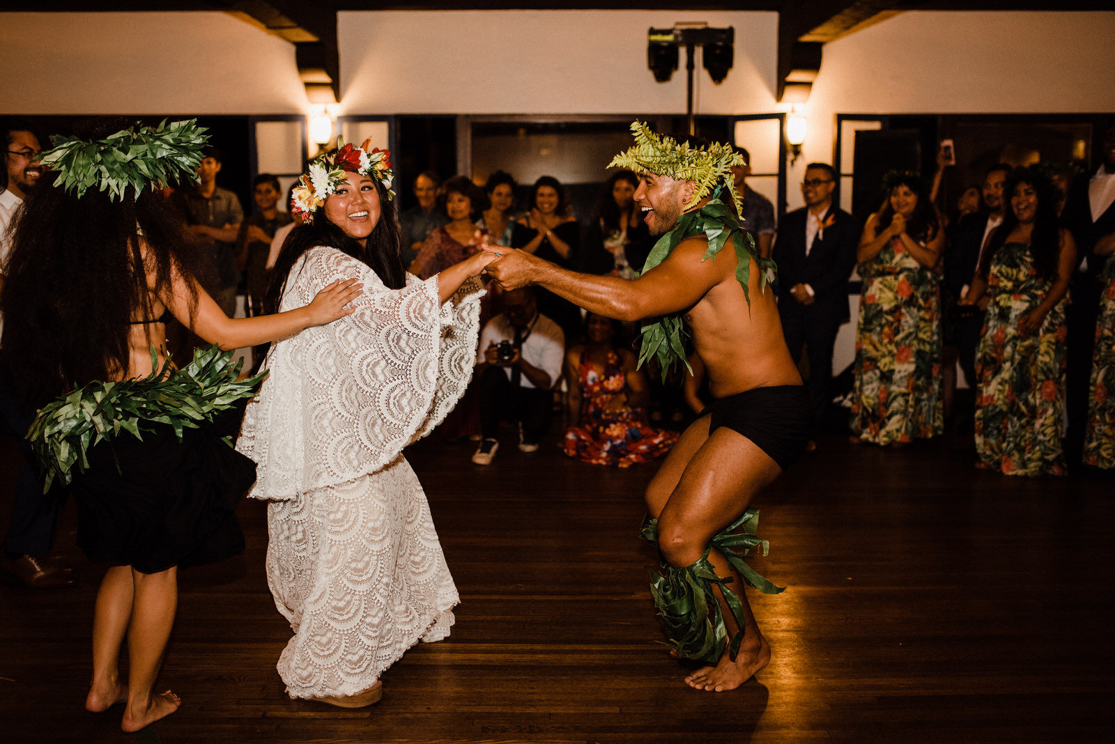 ole-hanson-beach-club-wedding-bride-dances-with-hula-dancer.jpg