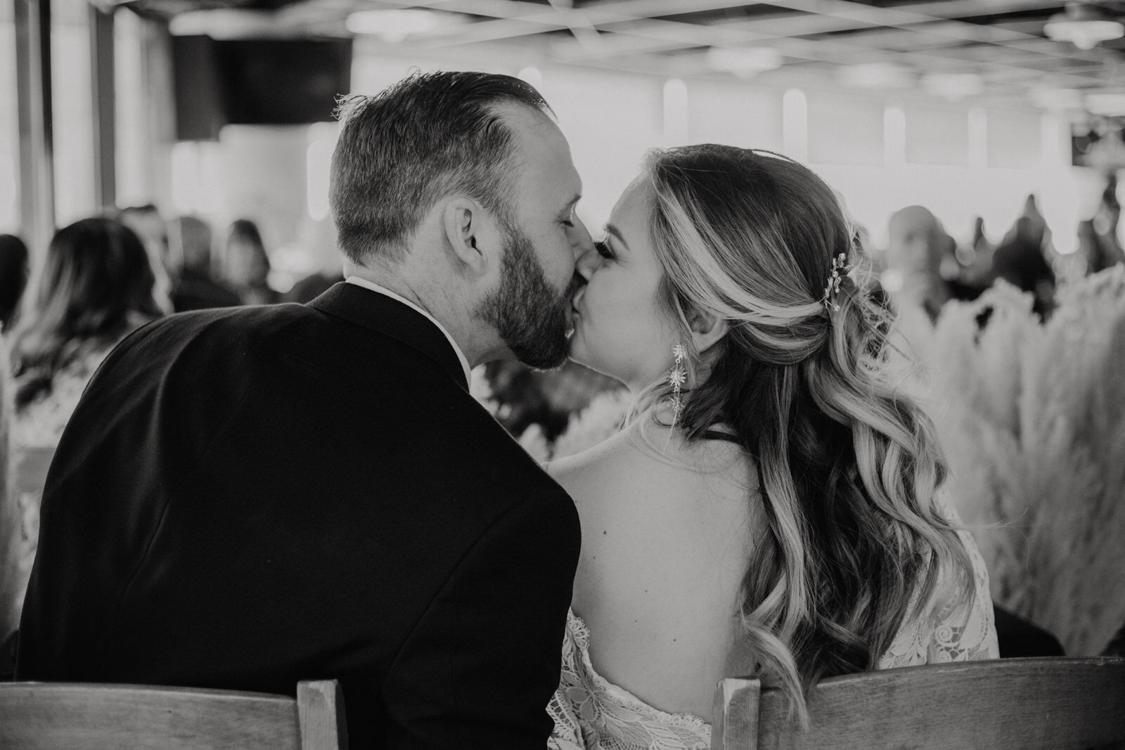 Black and white photo of bride and groom kissing at Margaritaville Las Vegas Wedding Reception Venue