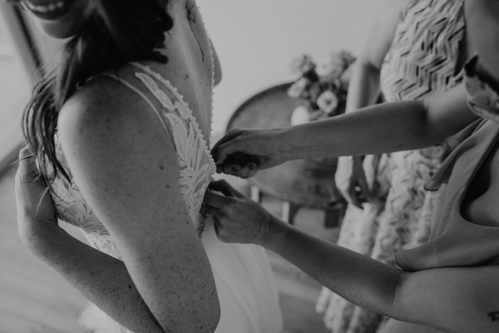 Joshua-Tree-Wedding-Photographer-Mom-Zips-Brides-Dress-Black-and-White.jpg