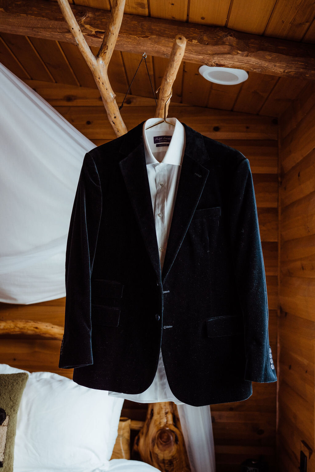 Snowy-Lake-Tahoe-Cabin-Elopement (46).jpg