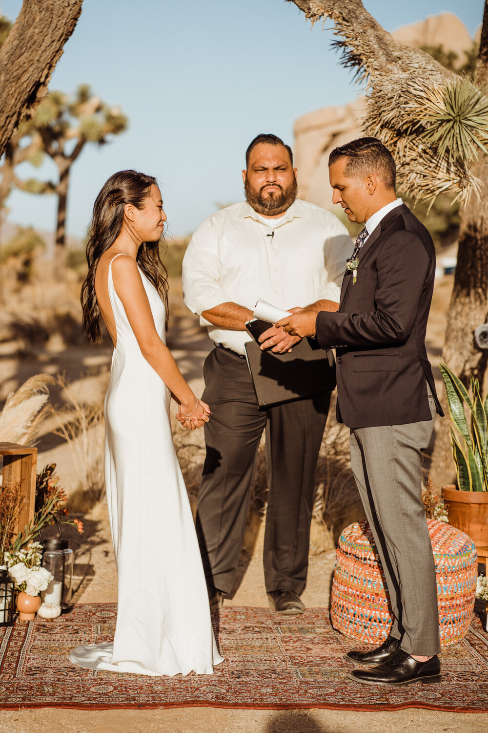 Joshua-Tree-Chinese-Tea-Ceremony-Wedding-Bride-and-Groom-Exchange-Vows (3).jpg