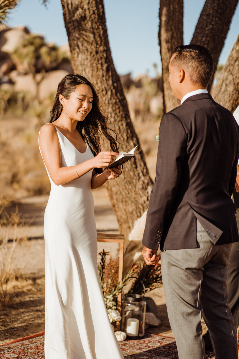 Joshua-Tree-Chinese-Tea-Ceremony-Wedding-Bride-and-Groom-Exchange-Vows (6).jpg