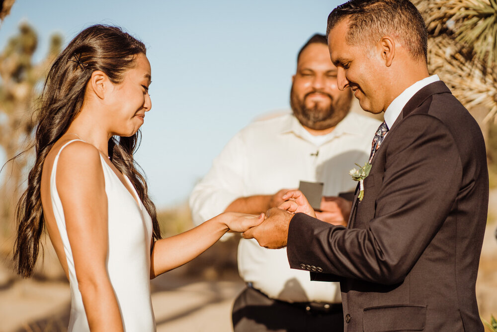 Joshua-Tree-Chinese-Tea-Ceremony-Wedding-Bride-and-Groom-Exchange-Vows (9).jpg