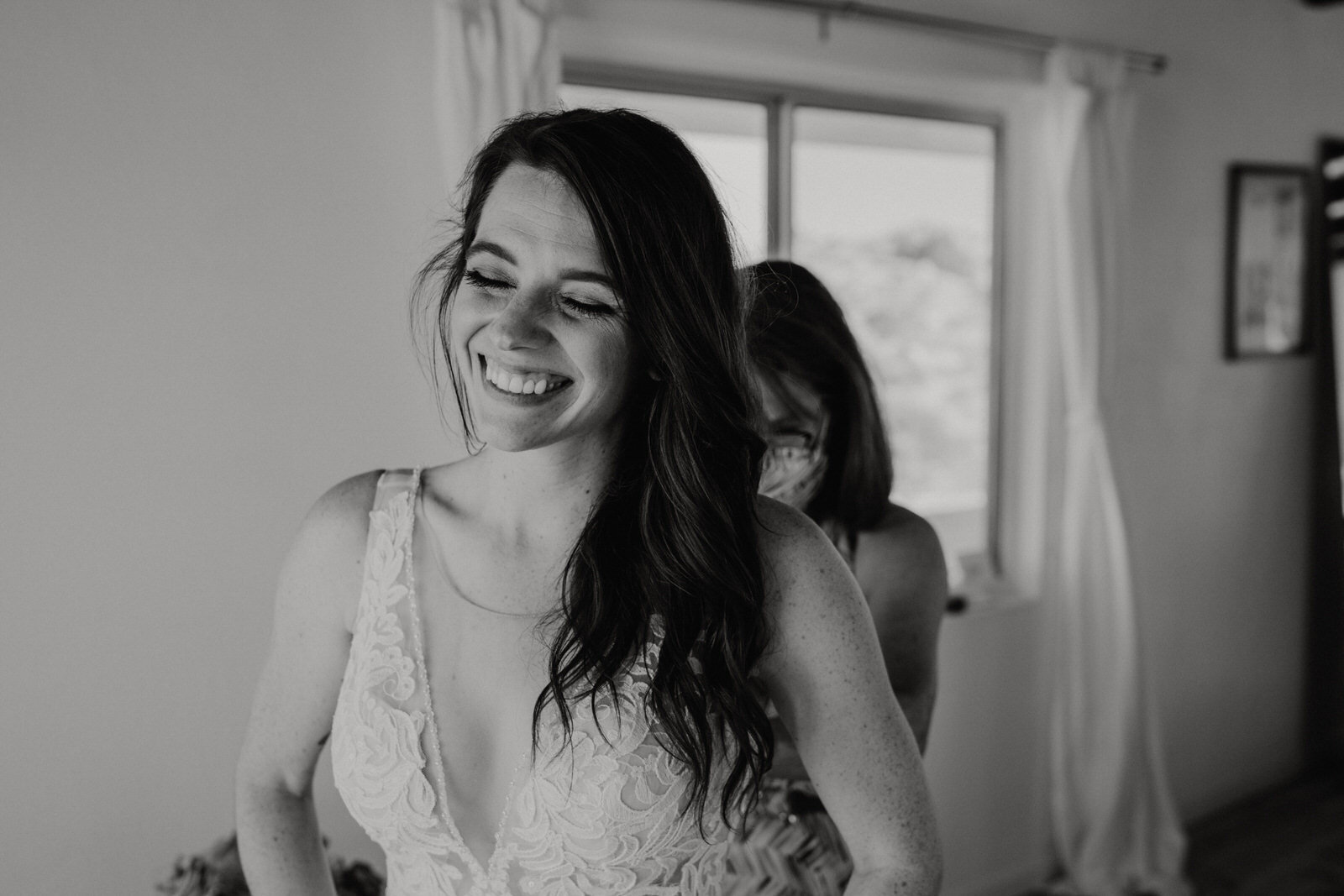 Fall-Wedding-in-Joshua-Tree-Bride-Getting-Ready-at-Airbnb-with-Mom (11).jpg