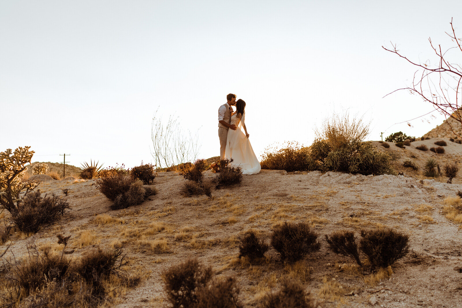 Fall-Wedding-in-Joshua-Tree-Romantic-Sunset-Photos-of-Bride-and-Groom (22).jpg