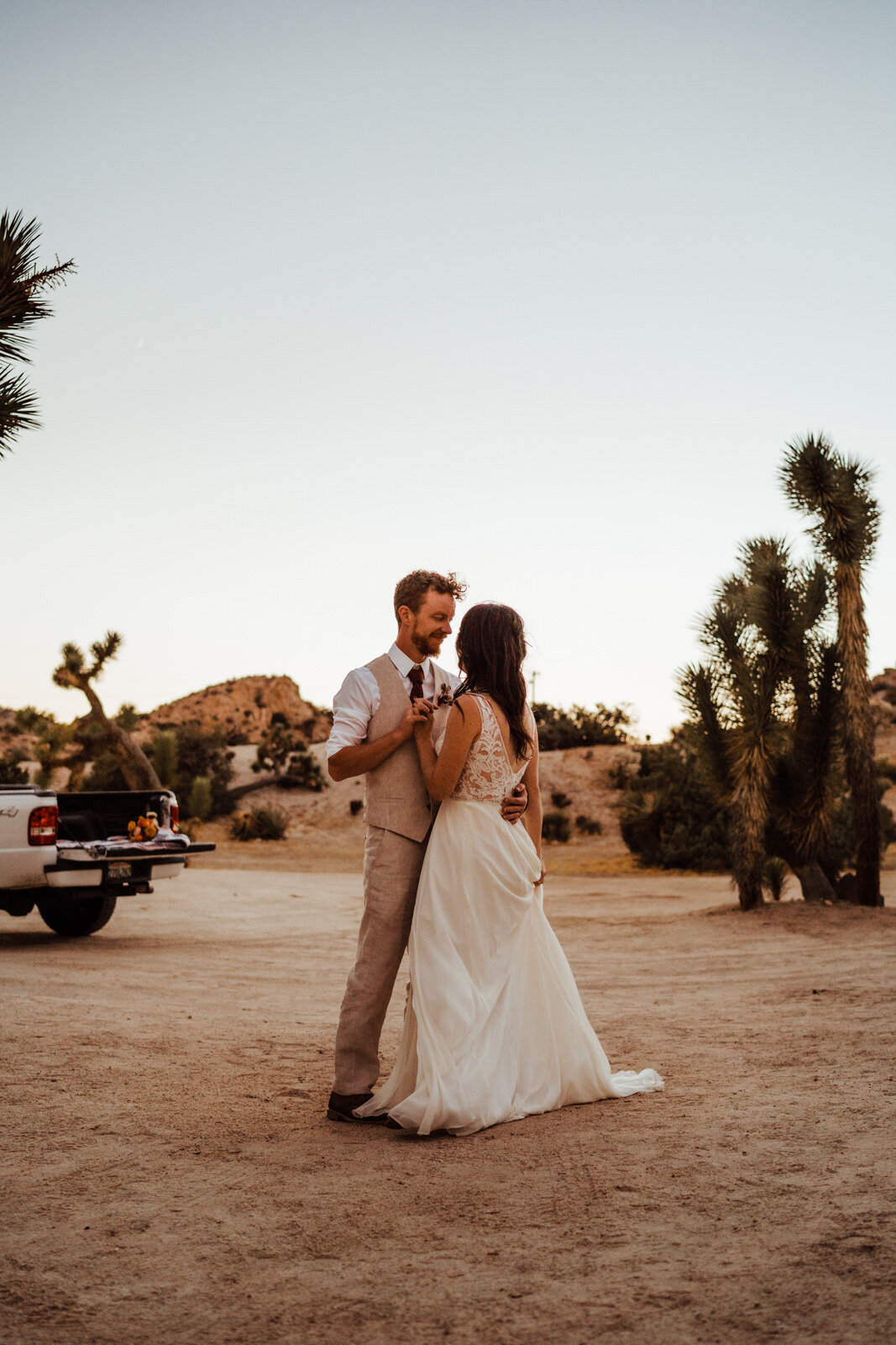 Fall-Wedding-in-Joshua-Tree-Small-Airbnb-Reception (8).jpg