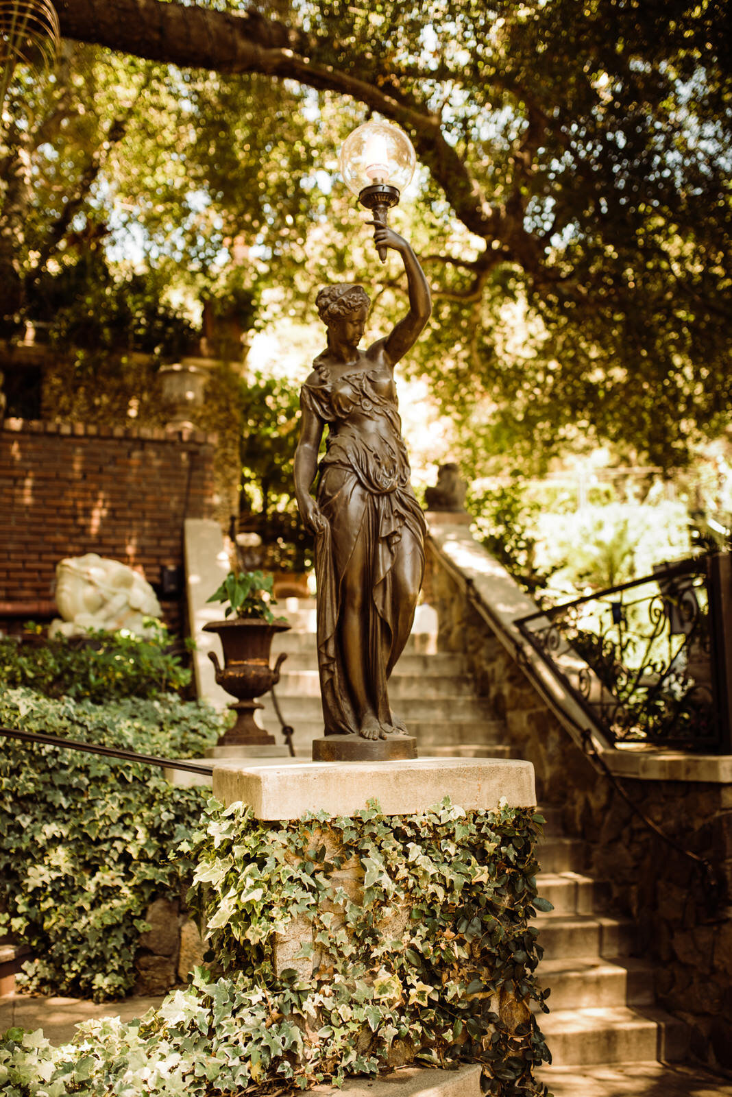 Ivy-Covered Statues at Southern California Garden Wedding Venue - The Houdini Estate | Photos by Kept Record | www.keptrecord.com