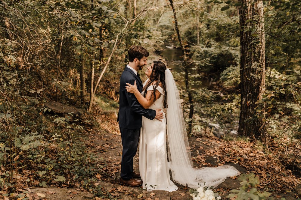 Minimalist-Roswell-Georgia-Woodsy-Fall-Wedding-October (2).jpg