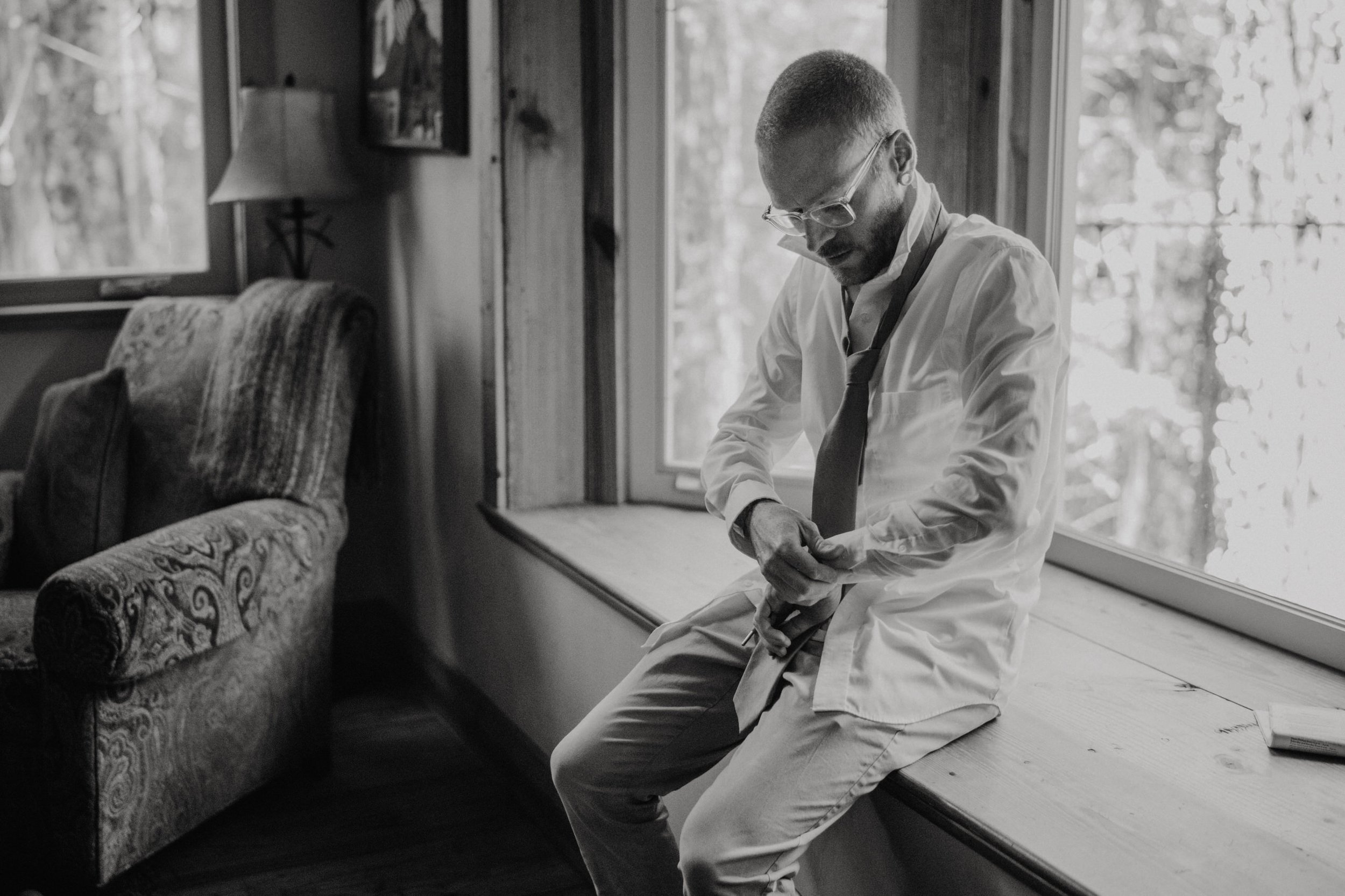 Wedding-in-the-Woods-Groom-Getting-Ready-at-Cabin-Airbnb (3).jpg