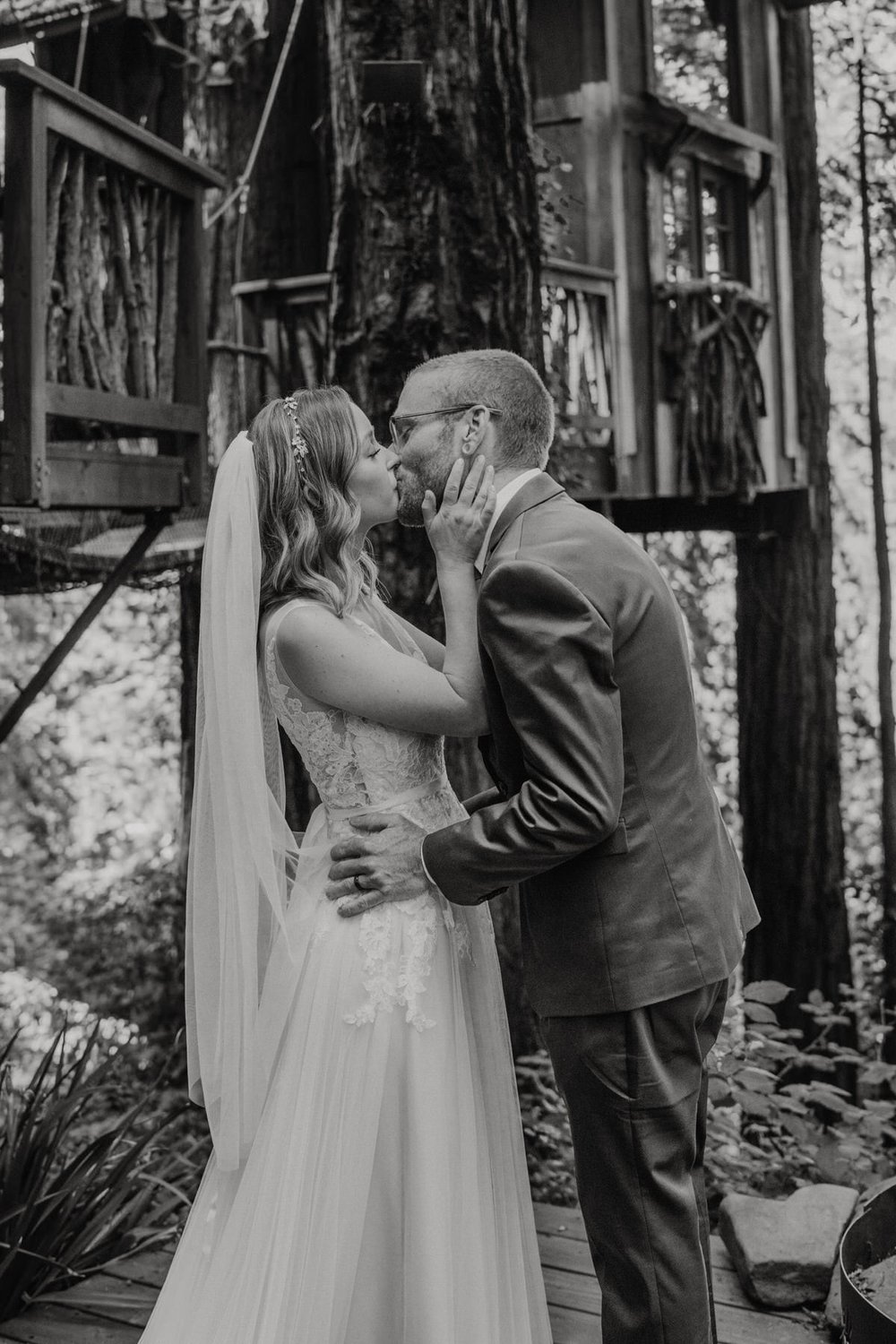 Bride-and-Groom-Photos-in-Redwoods-Black-and-White-Kiss-in-front-of-Airbnb-Treehouse-Northern-California.jpg