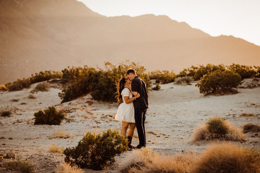 Sunset-Romantic-Engagement-Photos-in-Palm-Springs.jpg