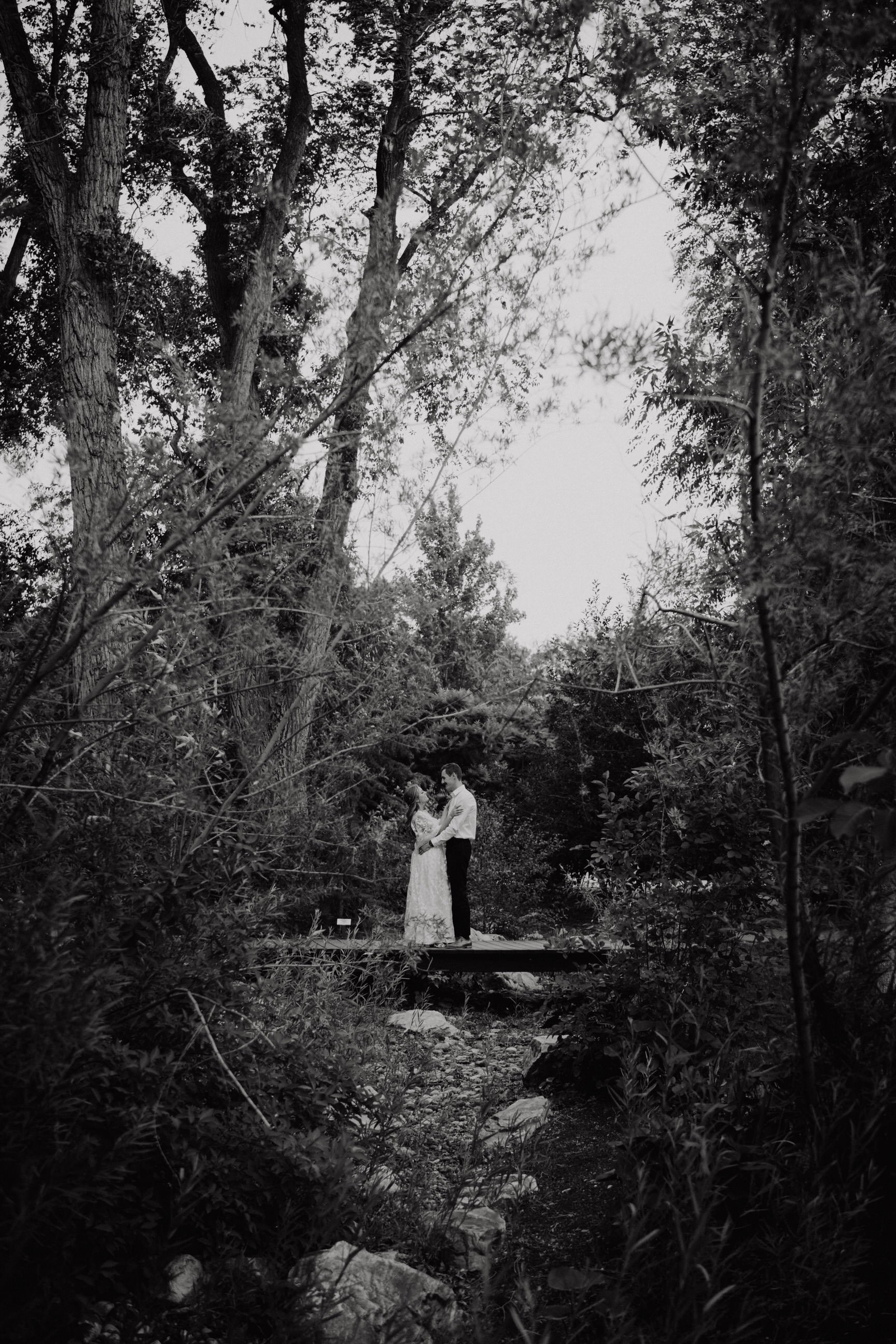 Salt-Lake-City-Wedding-Venue-Romantic-Couple-Pictures-at-Botanical-Gardens (2).jpg