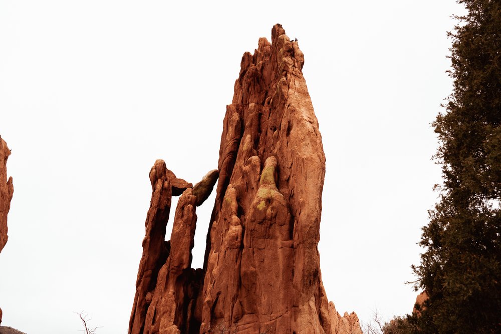 Images of sharp, vertical, red rock formations - Garden of the Gods | Pictures + tips from family Co. roadtrip | Adventurous Hiking Elopement Photographer Kept Record
