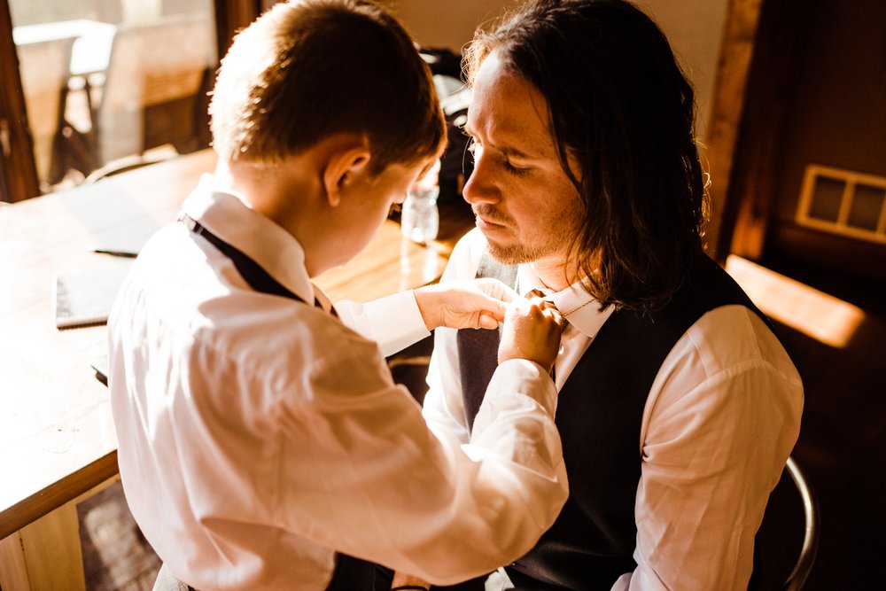 Groom's Son helping him Get Ready for Wedding in Carbondale, Colorado | CO Elopement Photographer | keptrecord.com