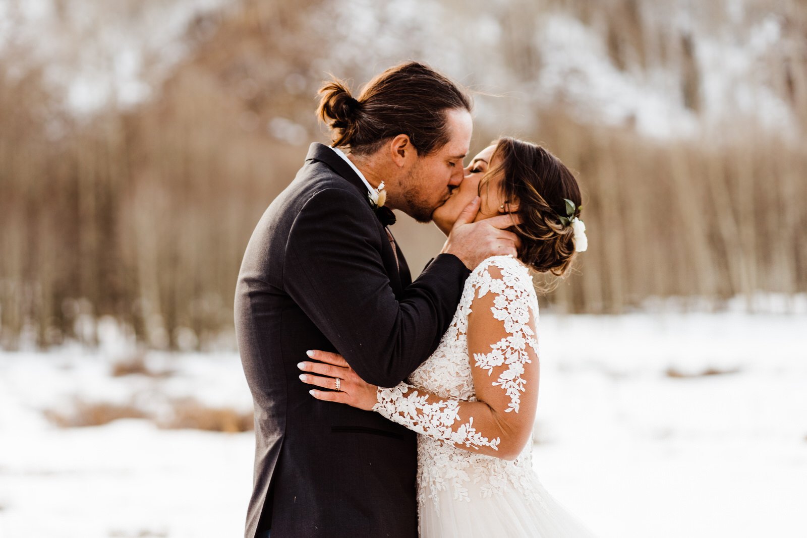 First Kiss at Snowy Aspen Elopement Ceremony | Adventurous Aspen, CO Elopement | keptrecord.com