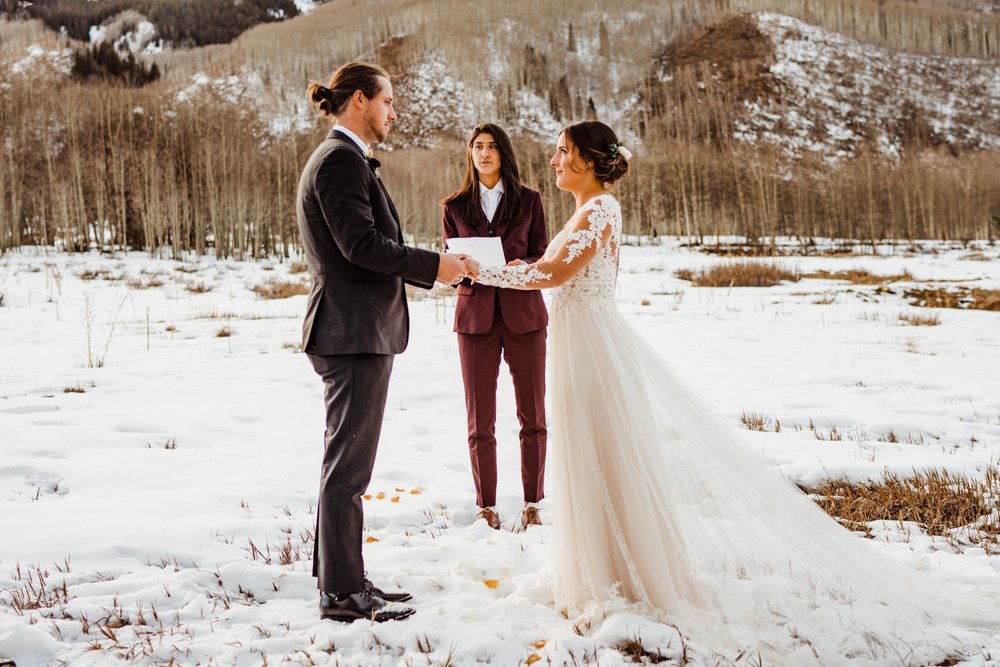 Colorado-Elopement-Snowy-Wedding-Ceremony12.jpg