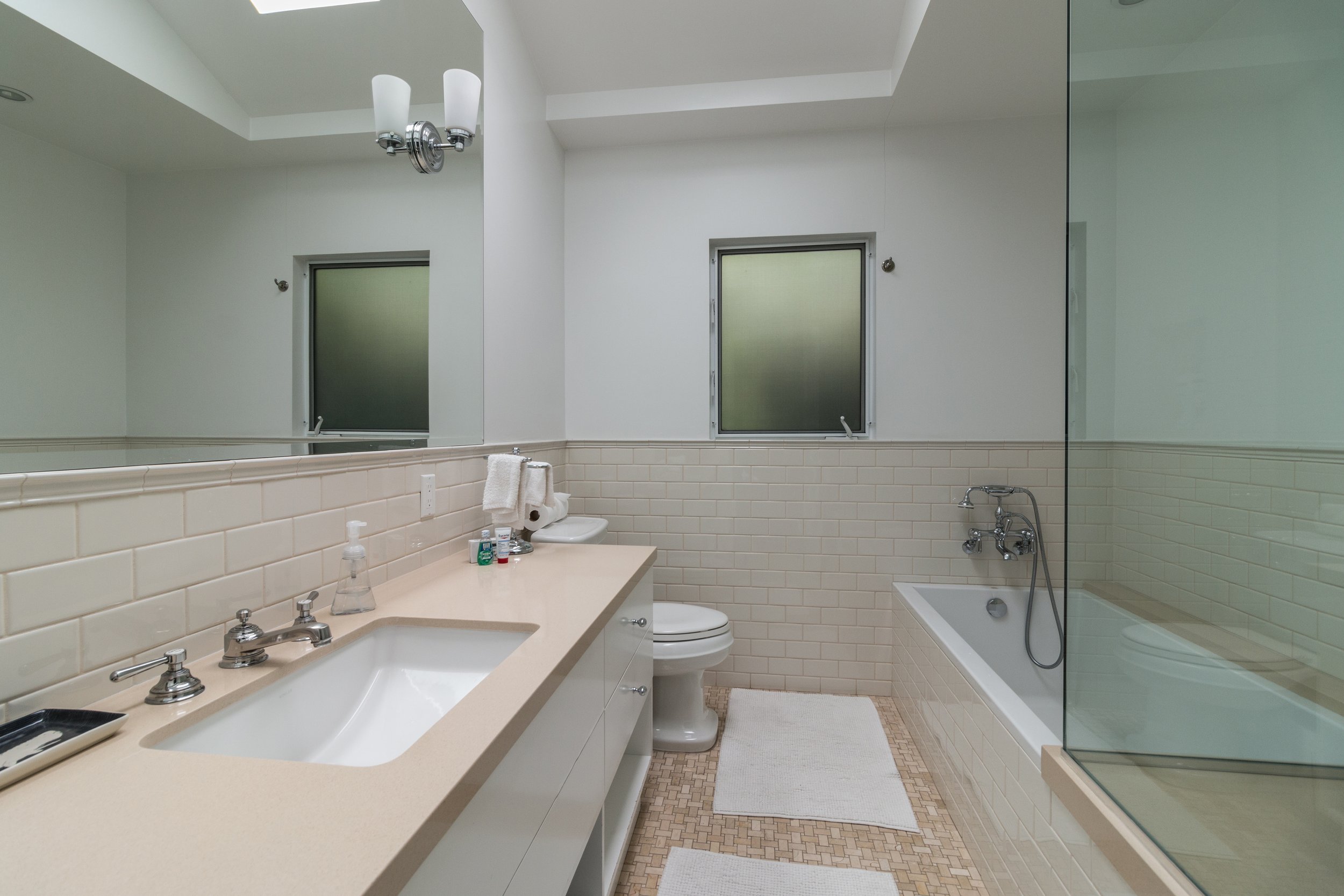 Richland ABNB 2nd Bathroom.jpg