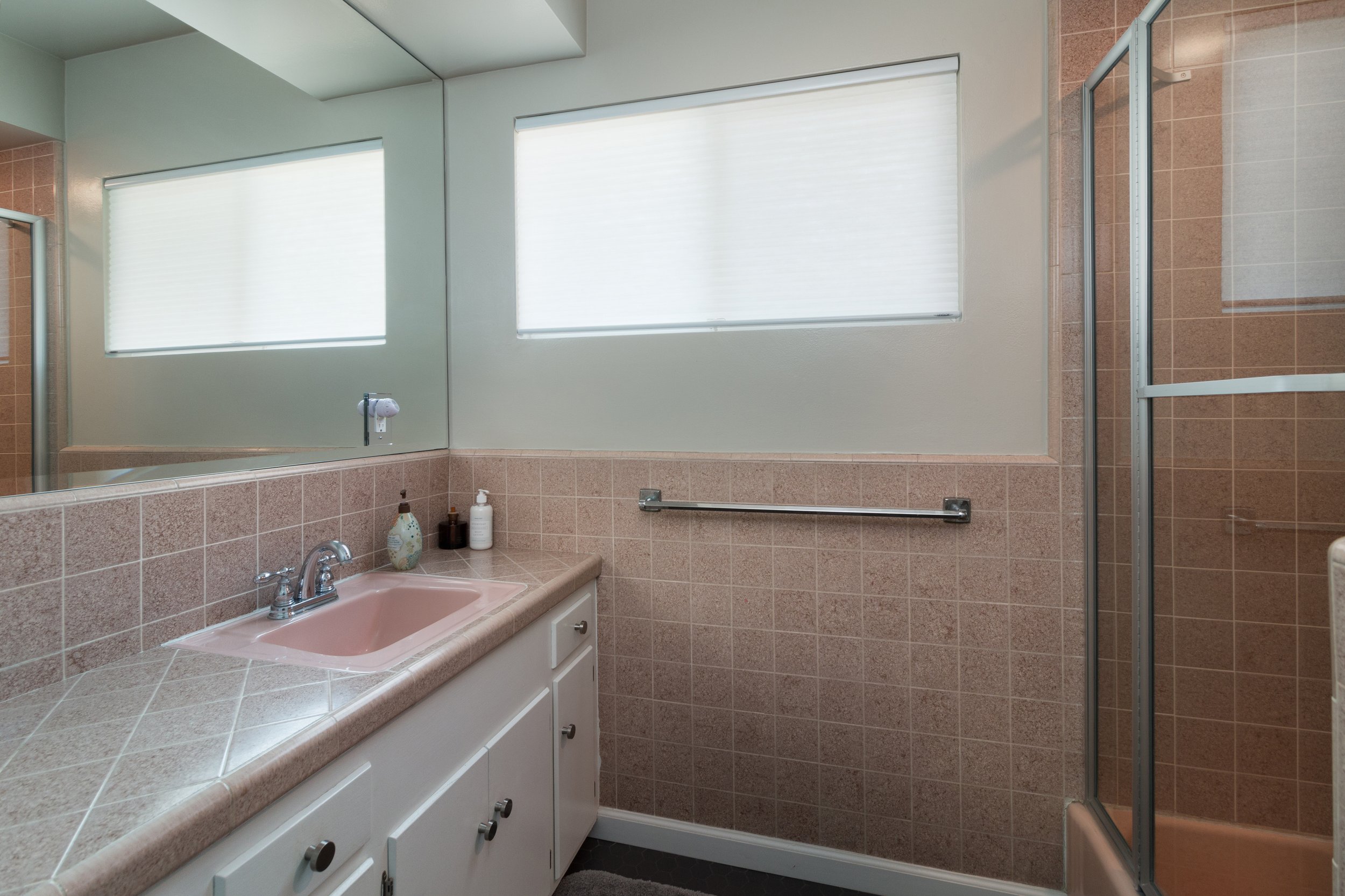 Richland ABNB Bathroom.jpg