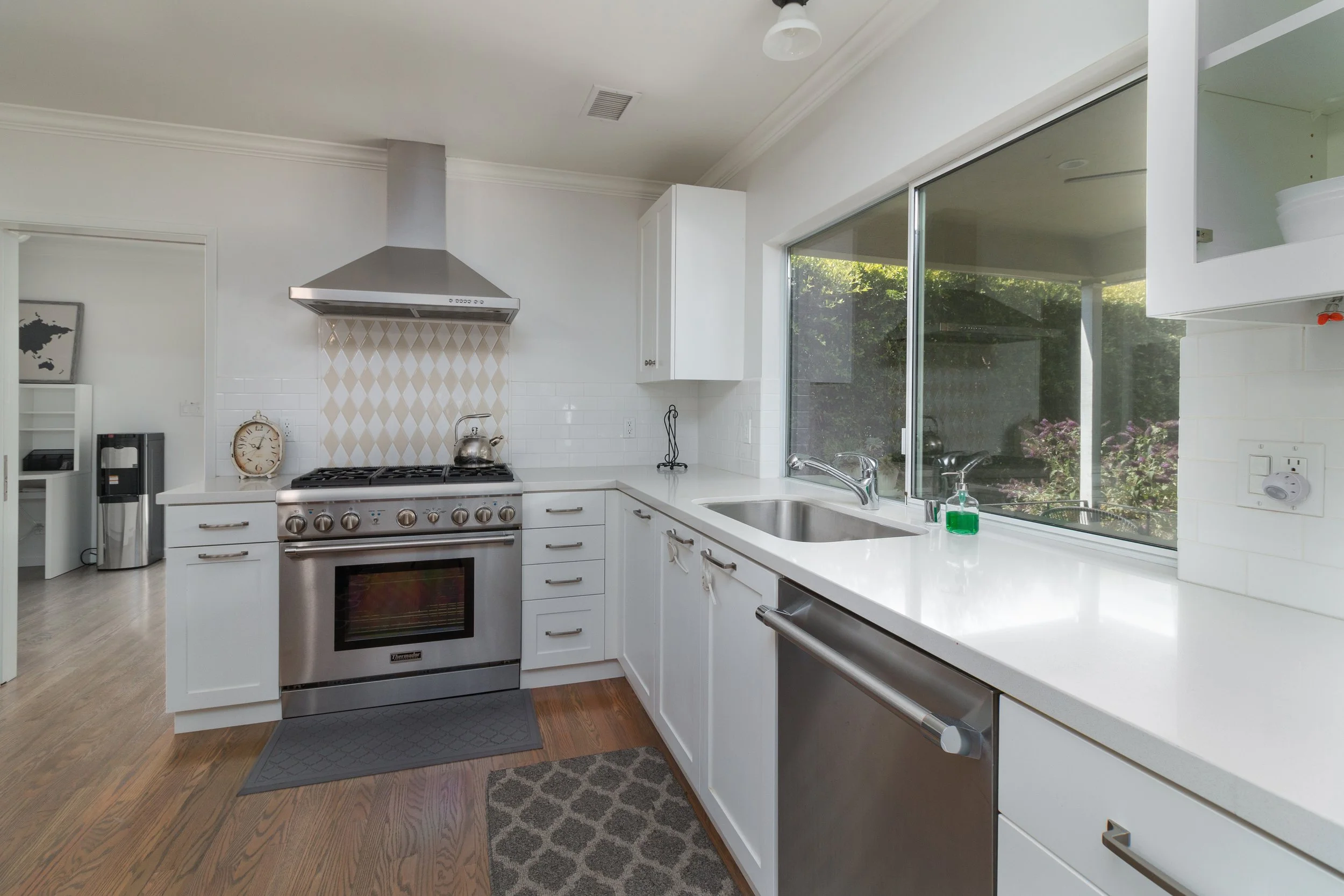 Richland ABNB Kitchen.jpg