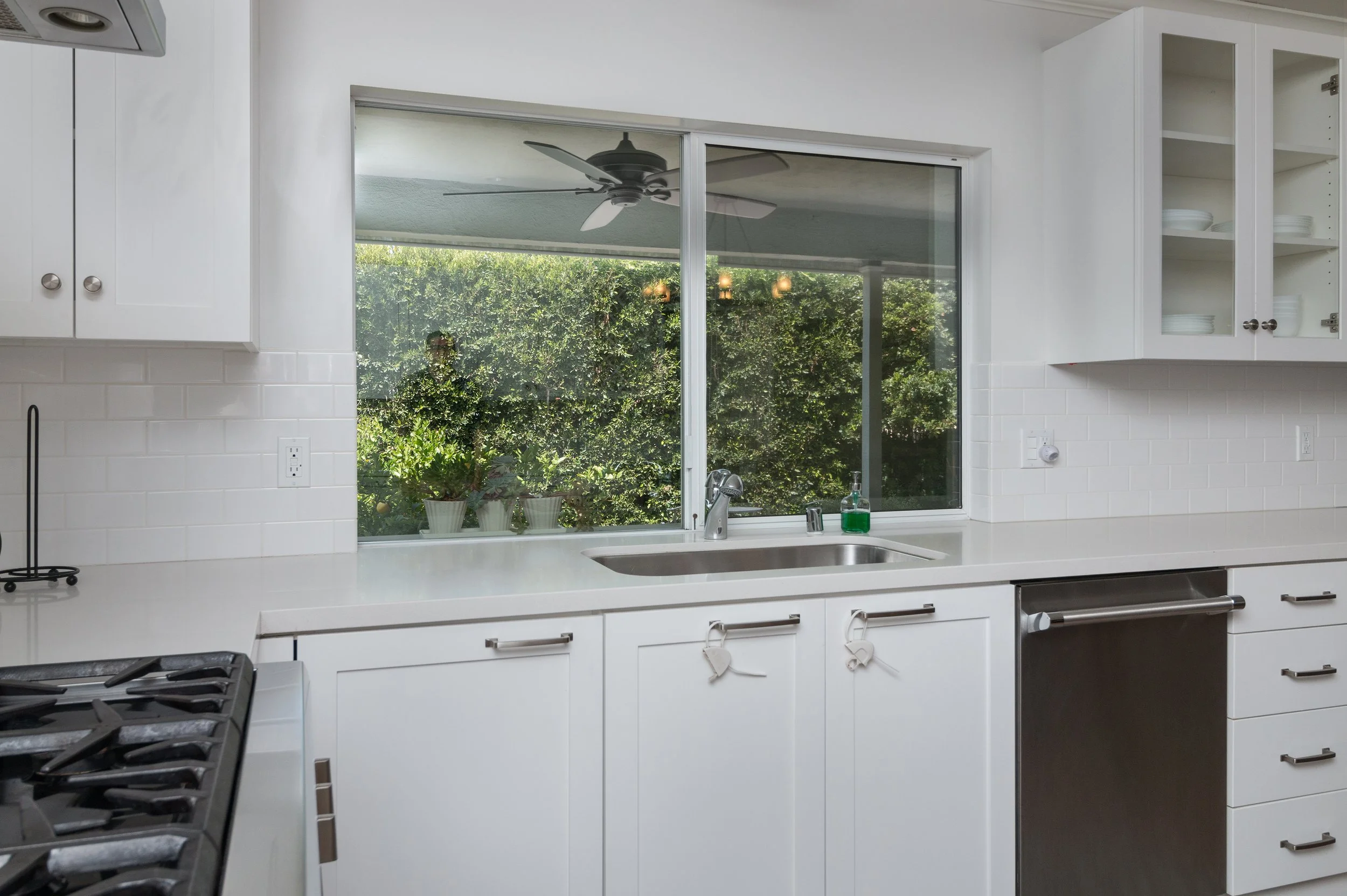 Richland ABNB Kitchen 3.jpg